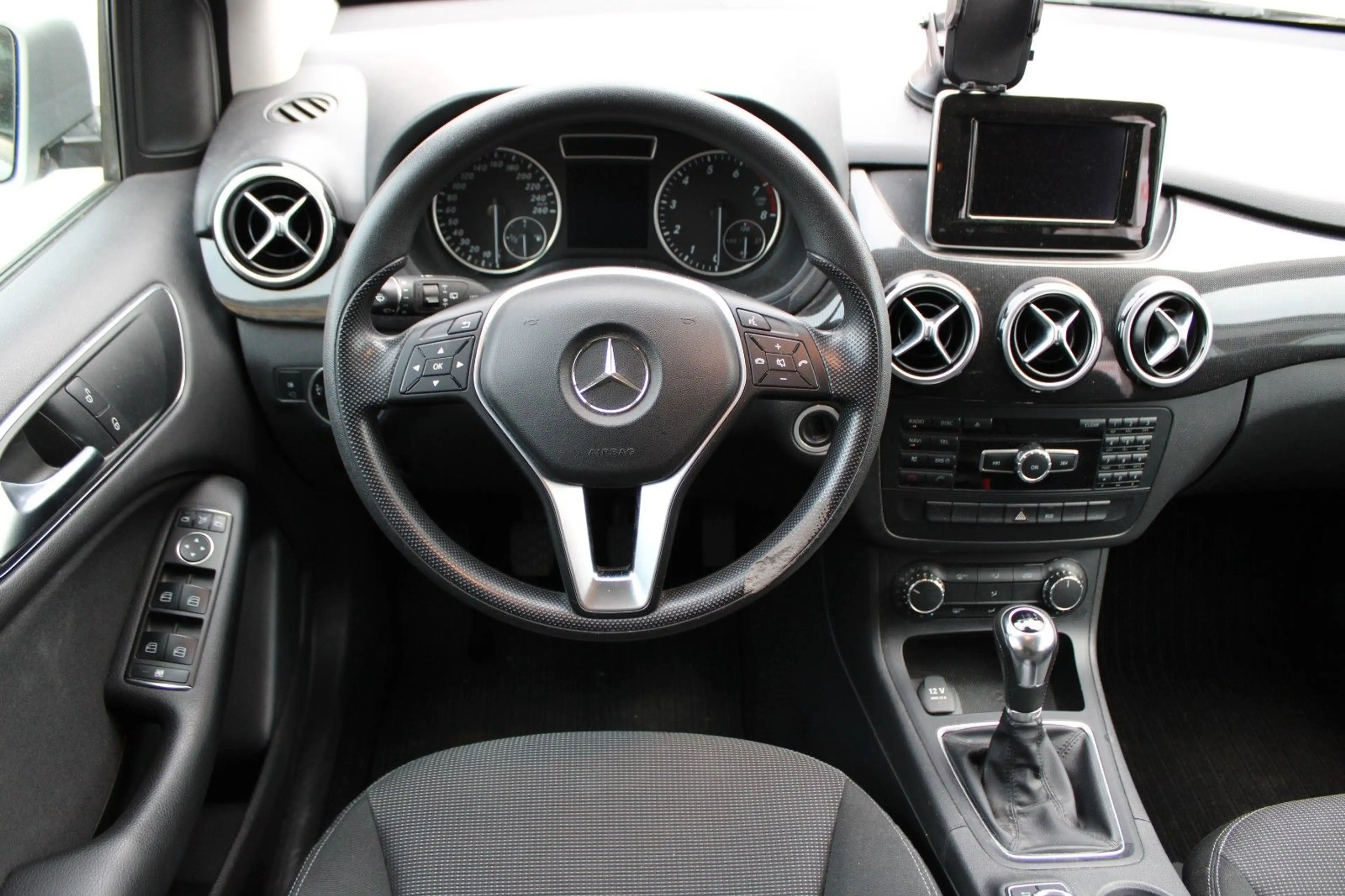 Mercedes-Benz B 180 BlueEfficiency — photo 10