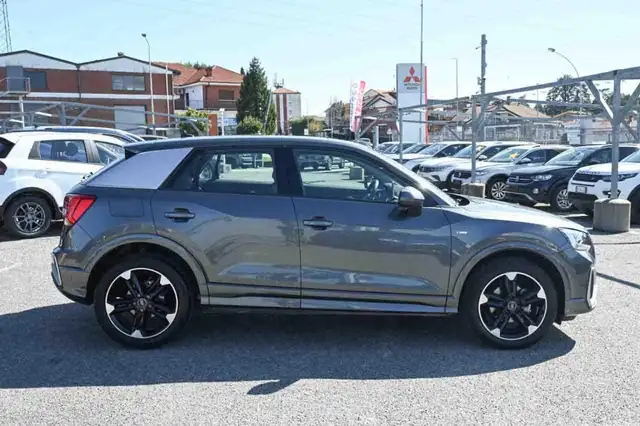 Audi Q2 view 4