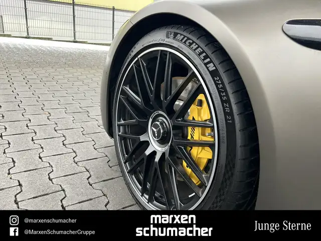 Mercedes-Benz SL view 7