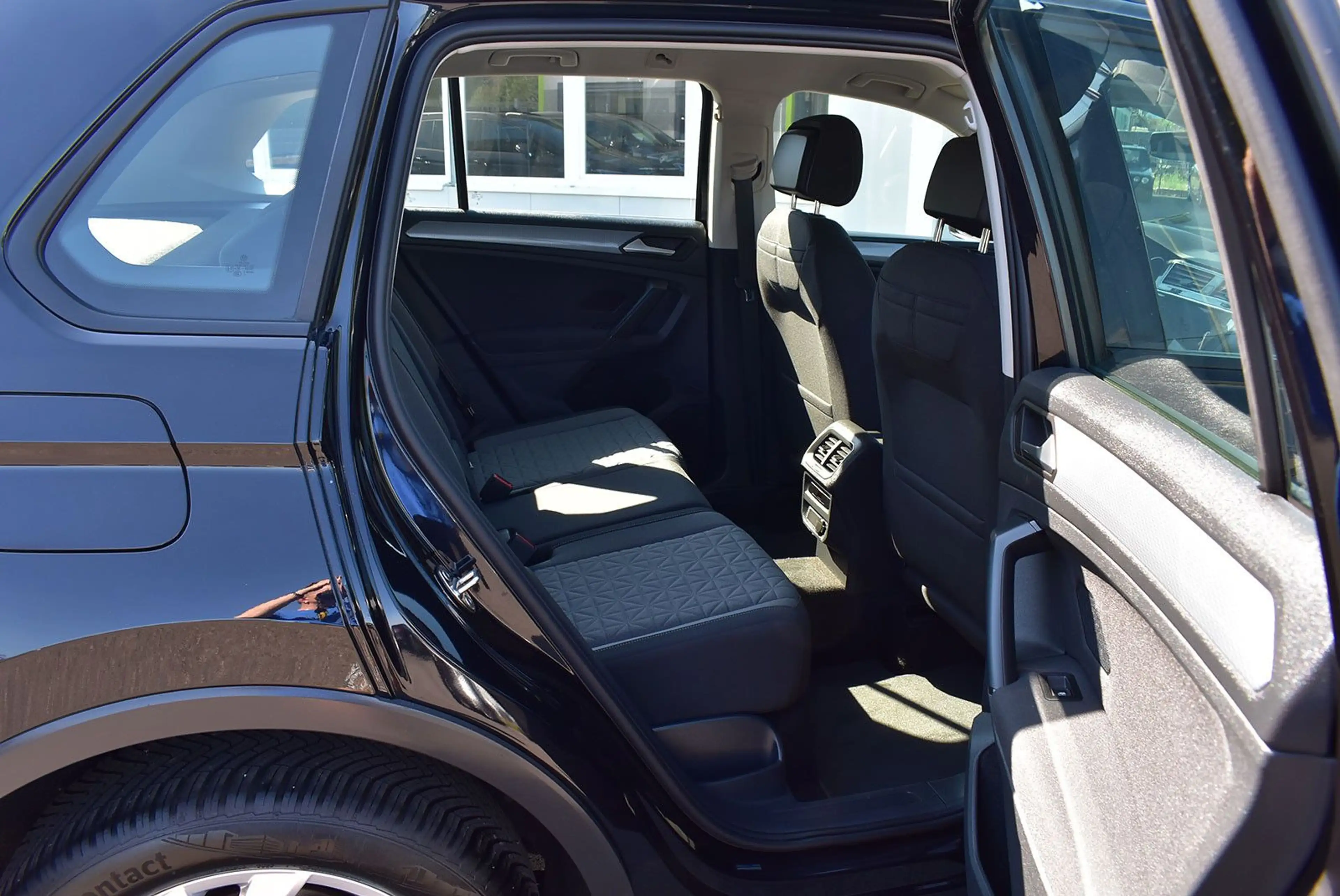 Volkswagen Tiguan 2,0TSI 4Motion Life LED+Kamera+ACC+18"Alu — photo 11