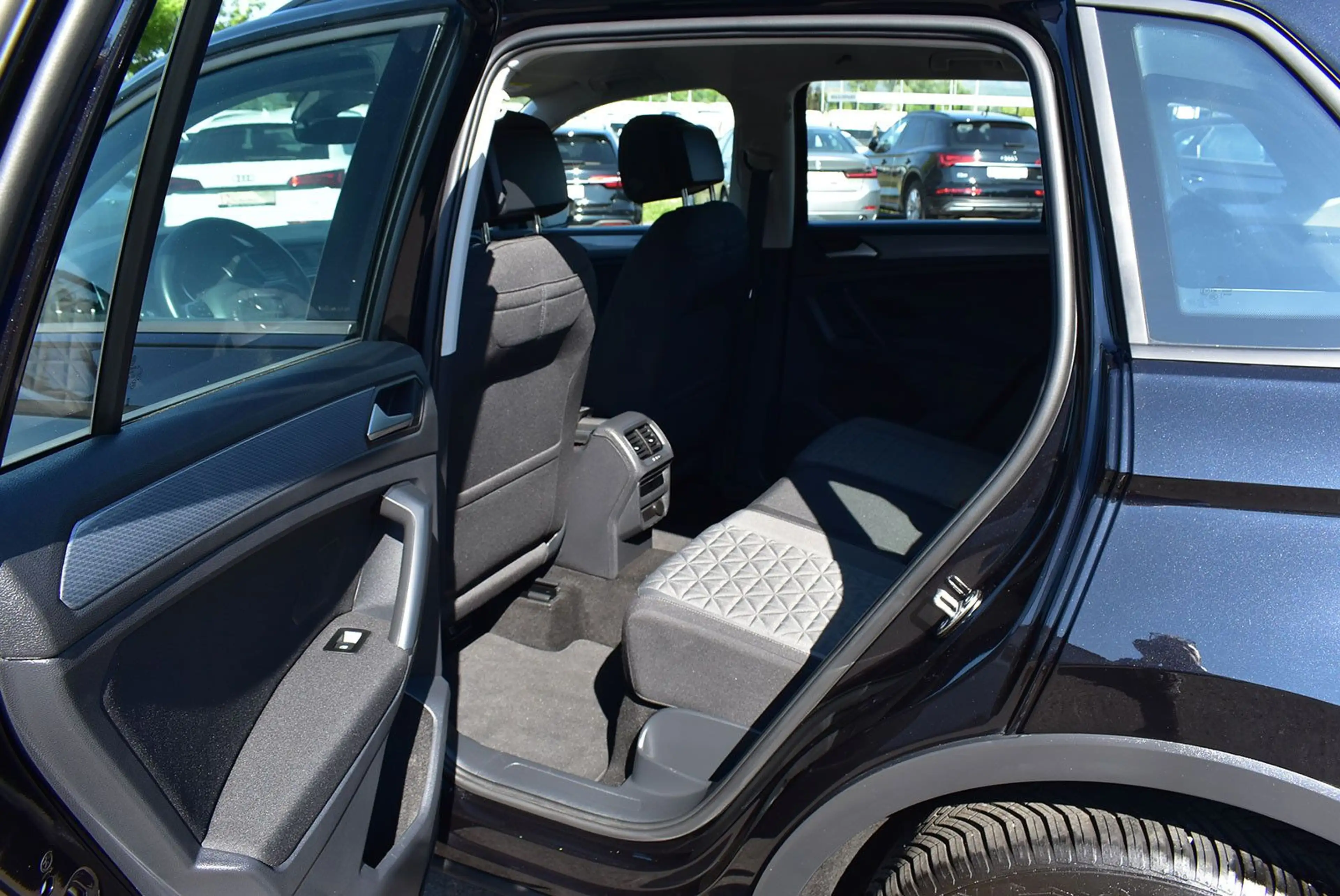 Volkswagen Tiguan 2,0TSI 4Motion Life LED+Kamera+ACC+18"Alu — photo 8