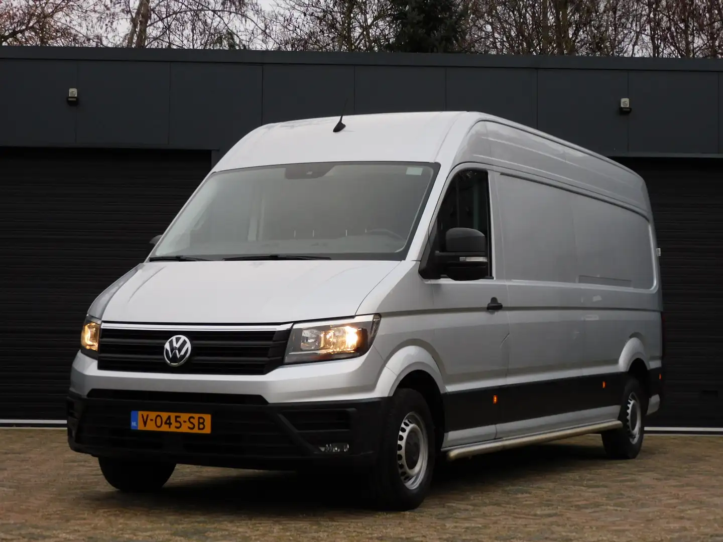 Volkswagen Crafter 35 2.0 TDI L4H3 DC HIGHLINE AUTOMAAT CARPLAY/ANDRO Zilver - 2