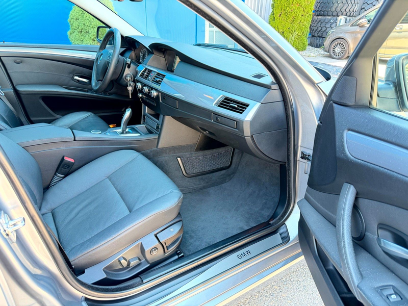 BMW 523 i Touring Automatik Navi_Leder_Xenon_Pano_2.H — photo 14