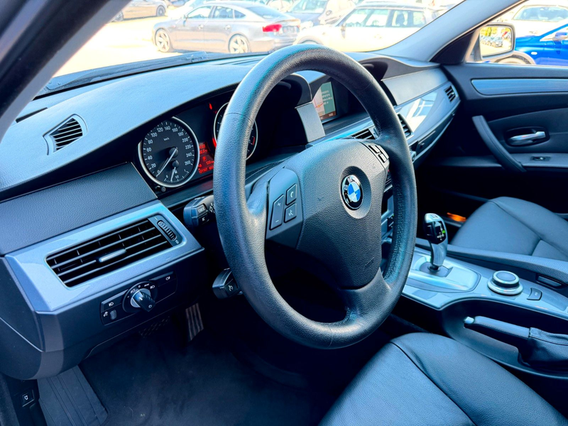 BMW 523 i Touring Automatik Navi_Leder_Xenon_Pano_2.H — photo 12