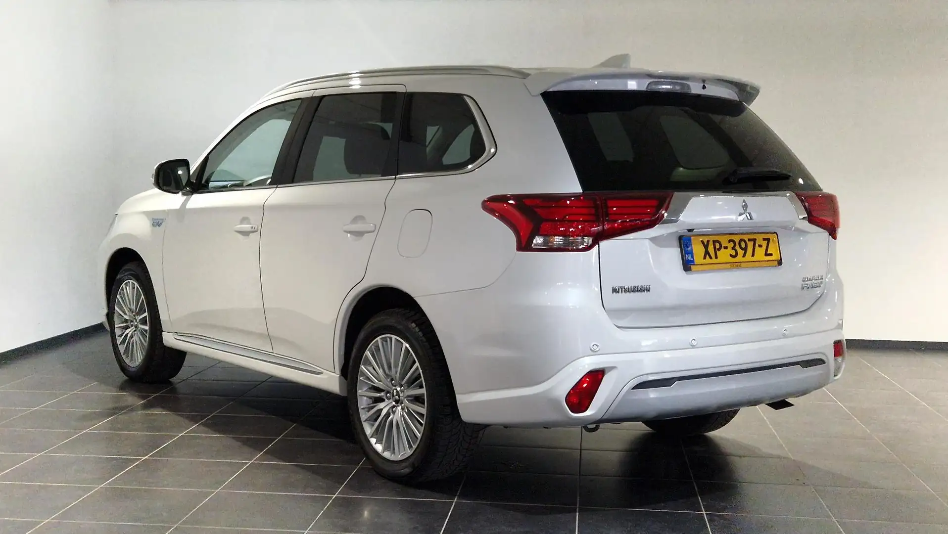 Mitsubishi Outlander 2.4 PHEV Intense | Camera | Navigatie Wit - 2