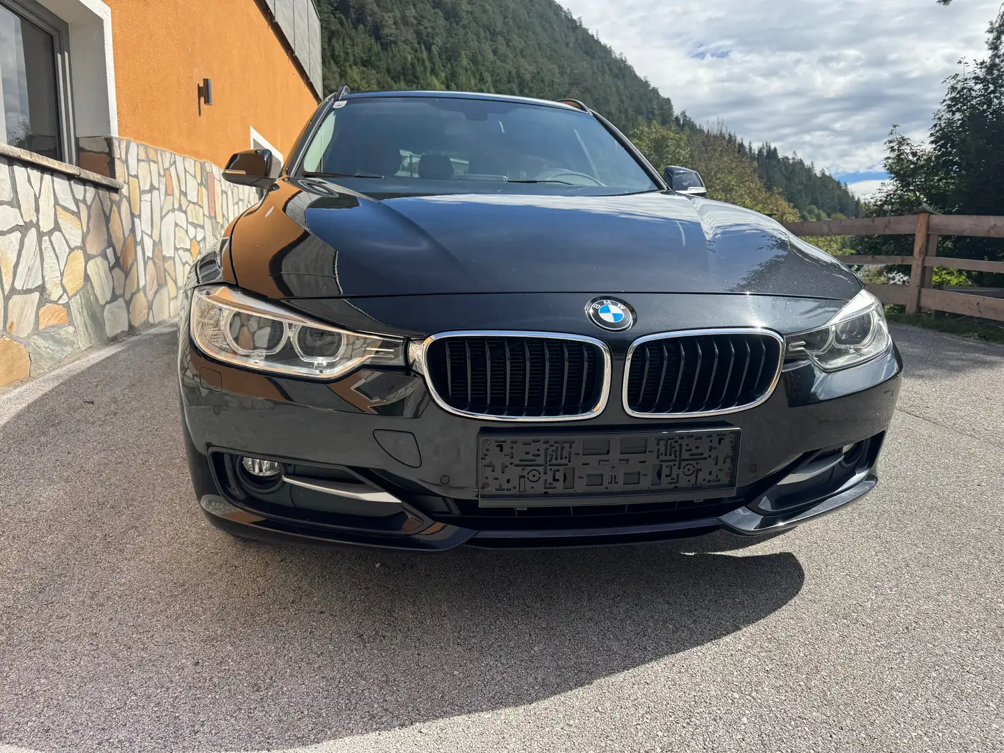 BMW 318 318d xDrive Touring Schwarz - 1