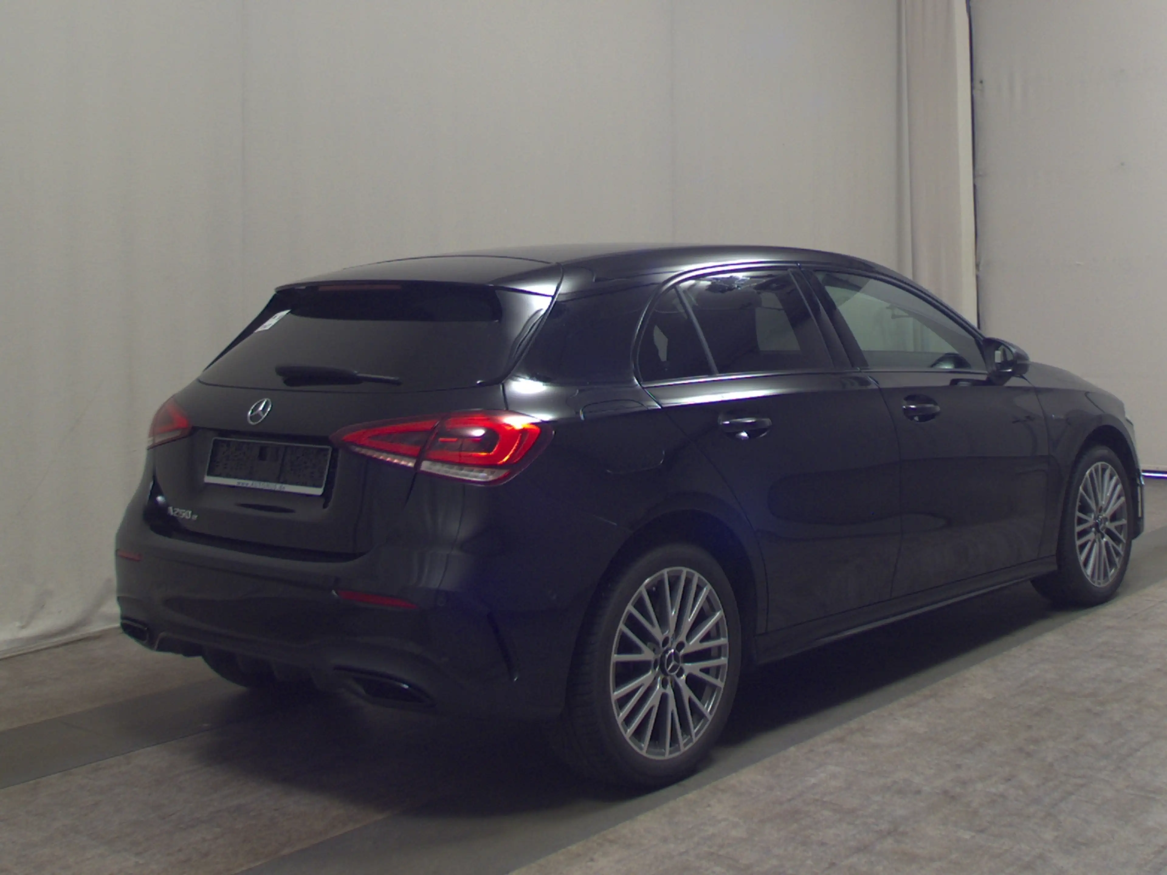 Mercedes-Benz A 250 A 250 T-LEDER NAVI KLIMA RADIO TEMPO MFL SHZ VC PDC Night MB-LED RFK — photo 4