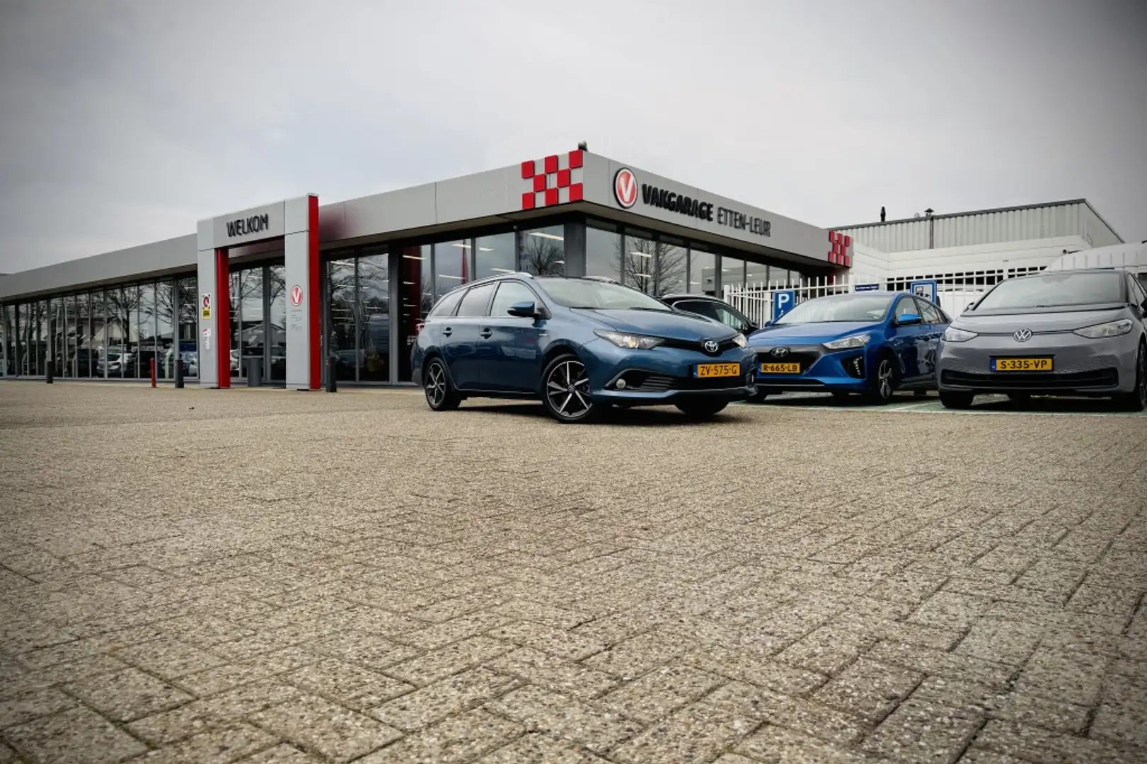 Toyota Auris Touring Sports 1.8 Hybrid Dynamic Ultimate | TREKH Azul - 2