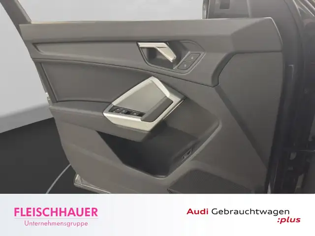 Audi Q3 view 13