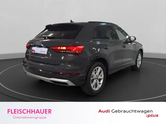 Audi Q3 view 7
