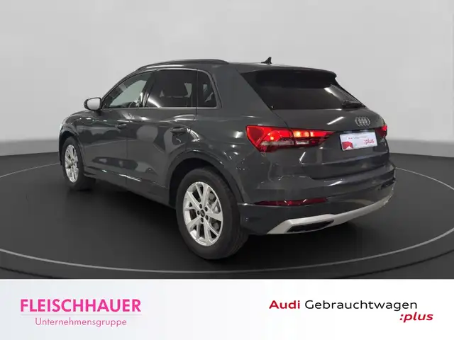 Audi Q3 view 5