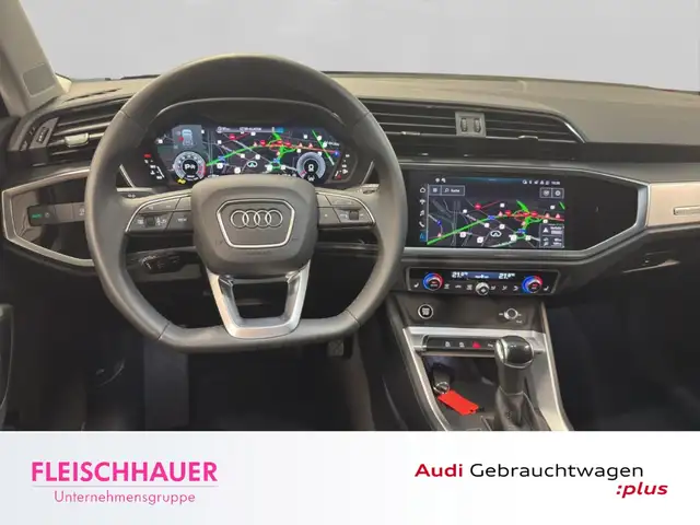 Audi Q3 view 15
