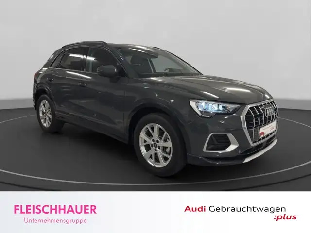 Audi Q3 view 9