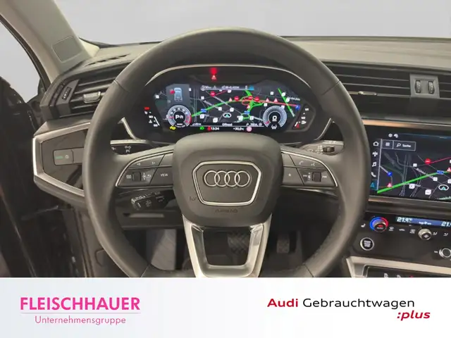 Audi Q3 view 11
