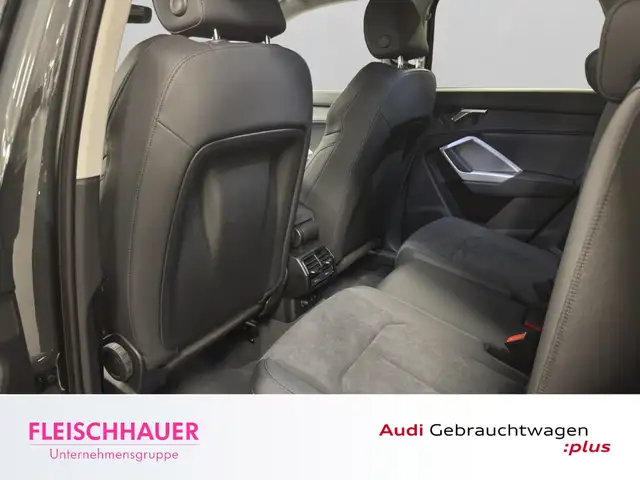 Audi Q3 view 14