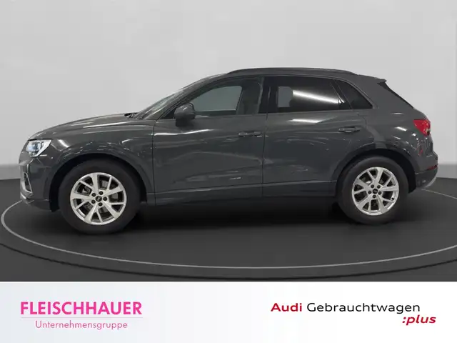 Audi Q3 view 3