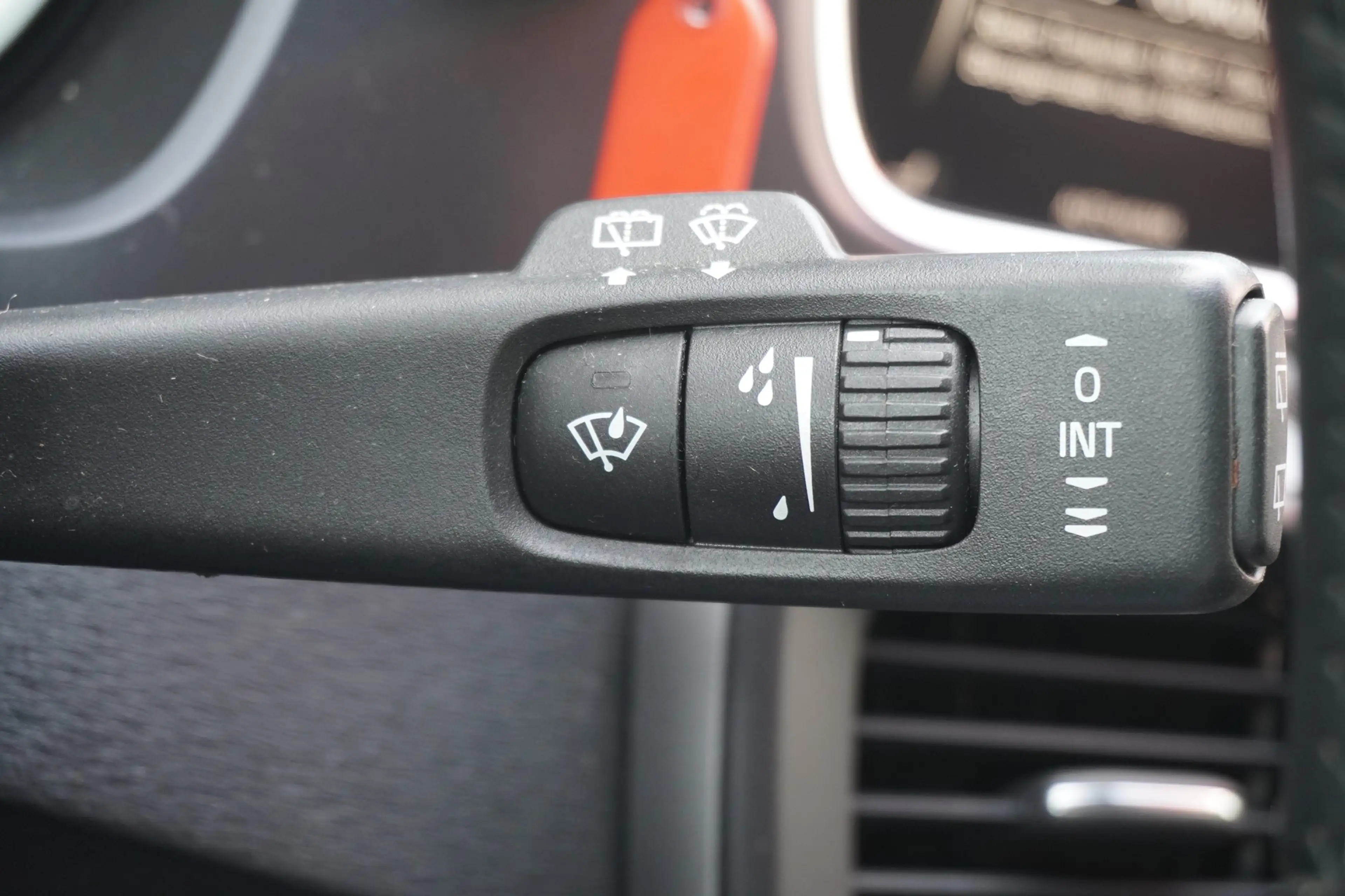 Volvo V40 2.0 Momentum LED Navi Sitzheizung Tempomat — photo 17