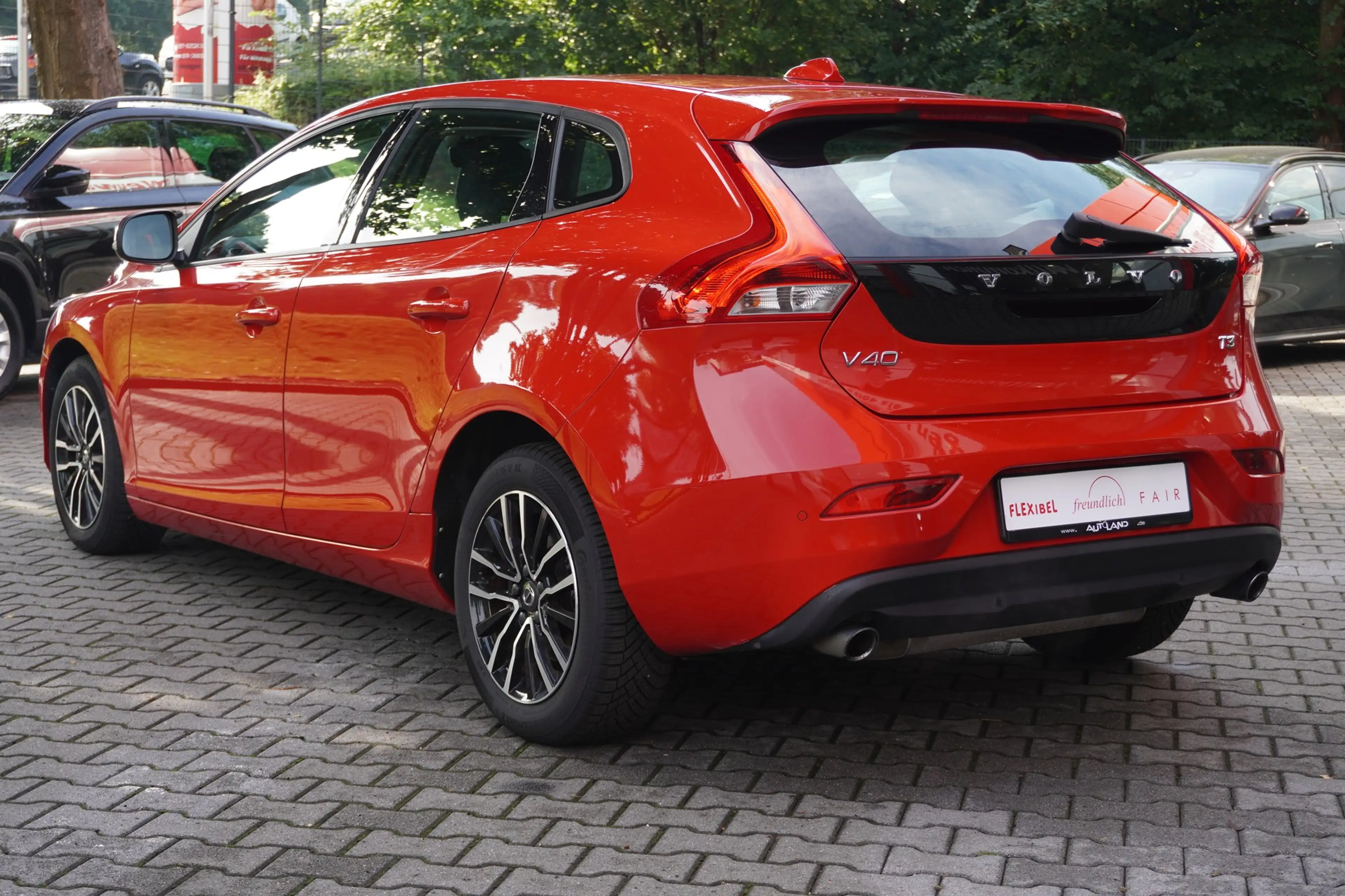 Volvo V40 2.0 Momentum LED Navi Sitzheizung Tempomat — photo 8