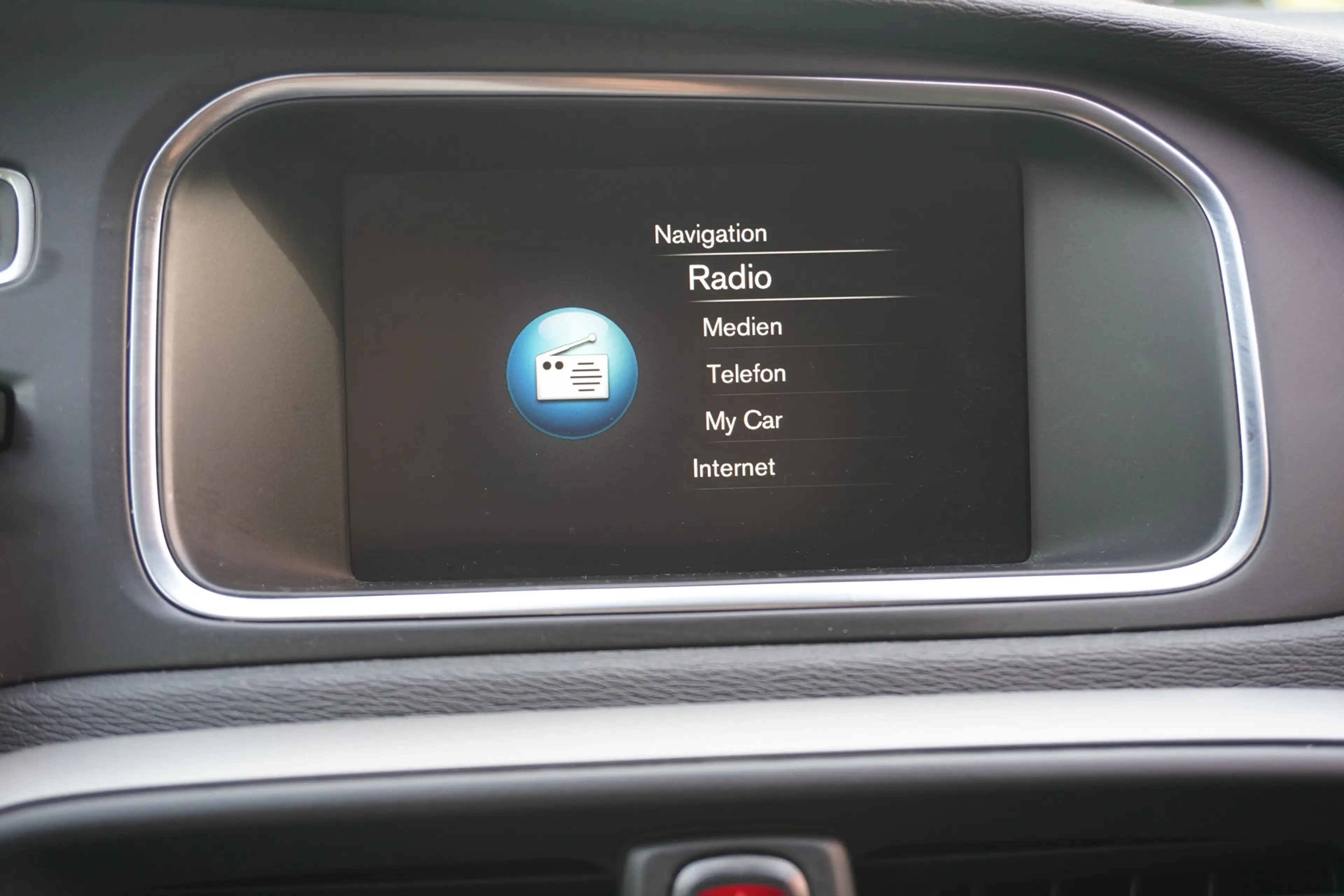 Volvo V40 2.0 Momentum LED Navi Sitzheizung Tempomat — photo 25