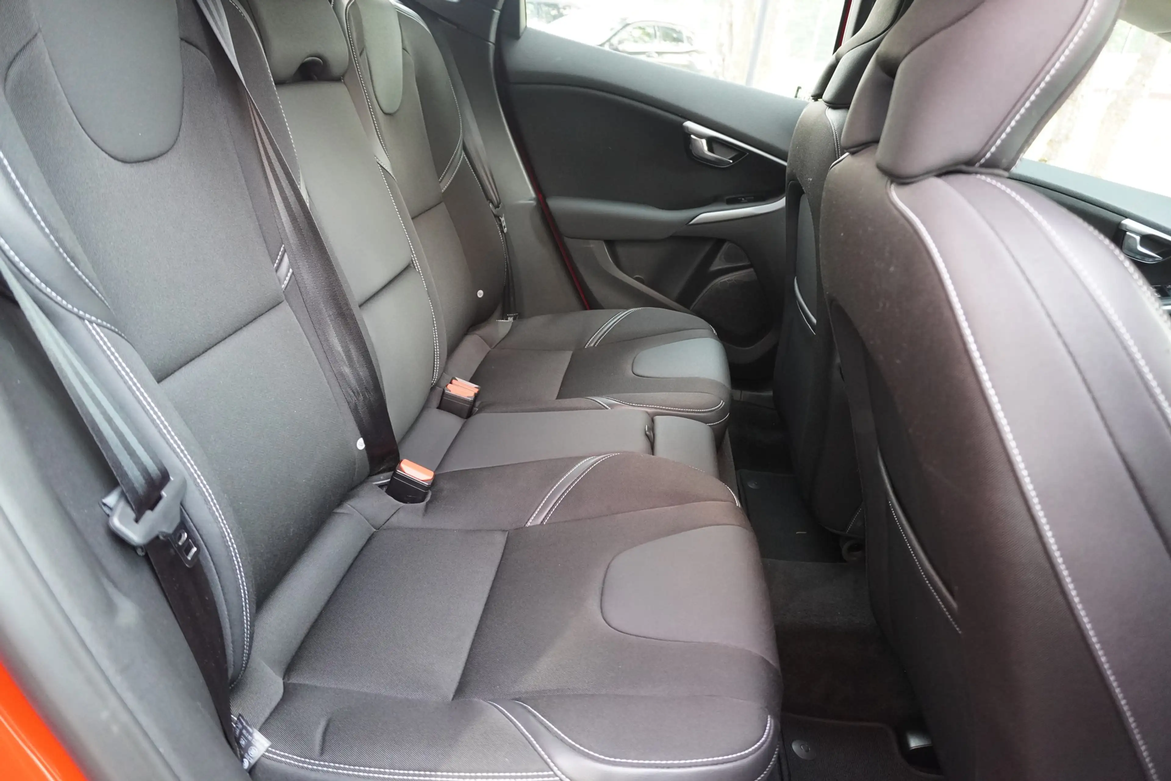 Volvo V40 2.0 Momentum LED Navi Sitzheizung Tempomat — photo 29