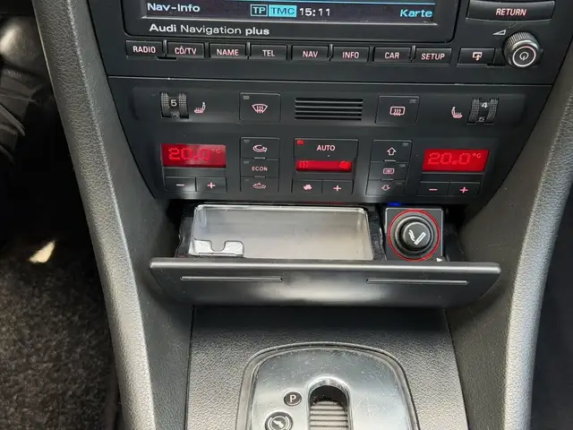 Audi A6 view 16