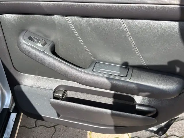 Audi A6 view 27