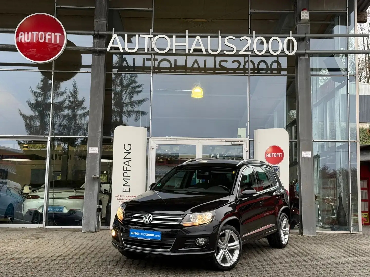 Volkswagen Tiguan 1,4 TSi/R-LINE/SPORT&STYLE/RFK/19"/NAVI/ Schwarz - 1