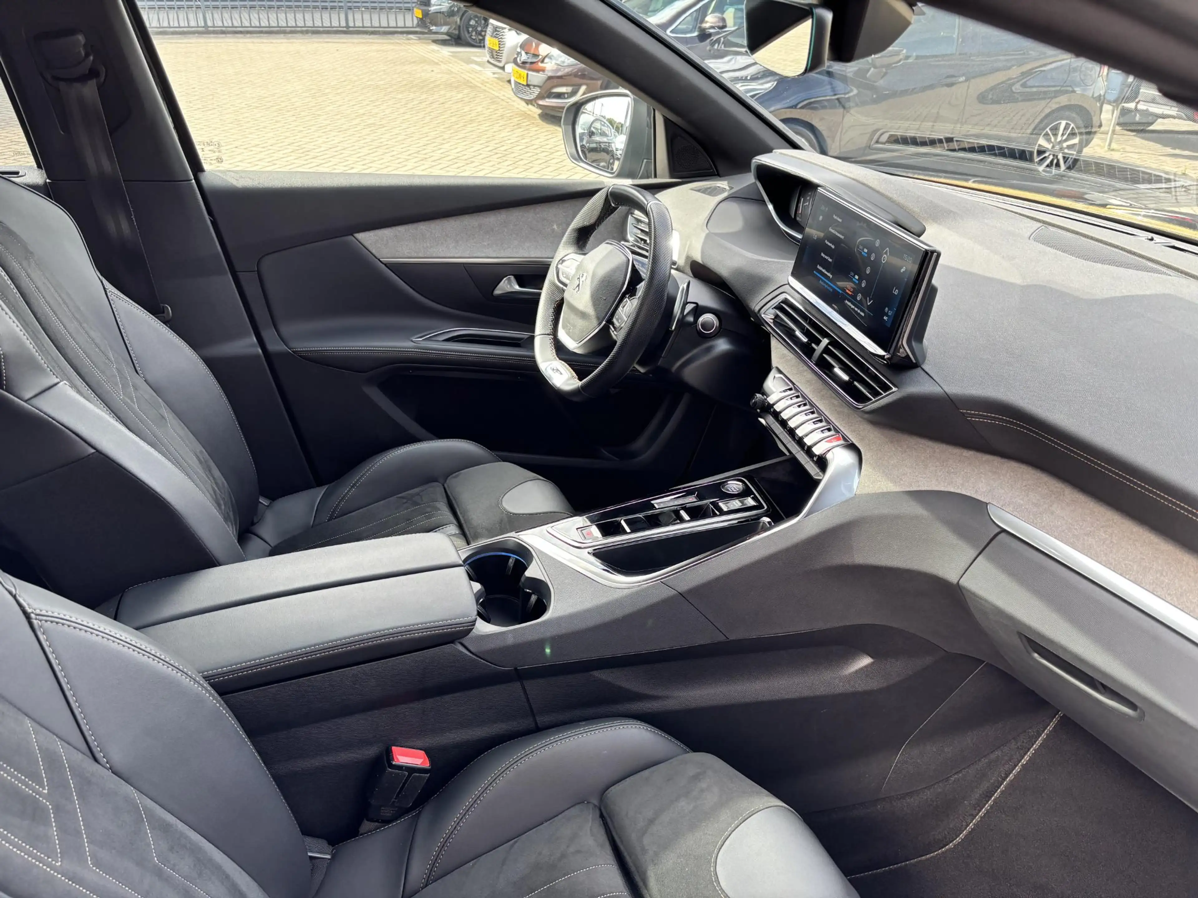 Peugeot 5008 1.2 Hybrid 136 GT | Pano | Carplay | Adapt. Cruise — photo 15