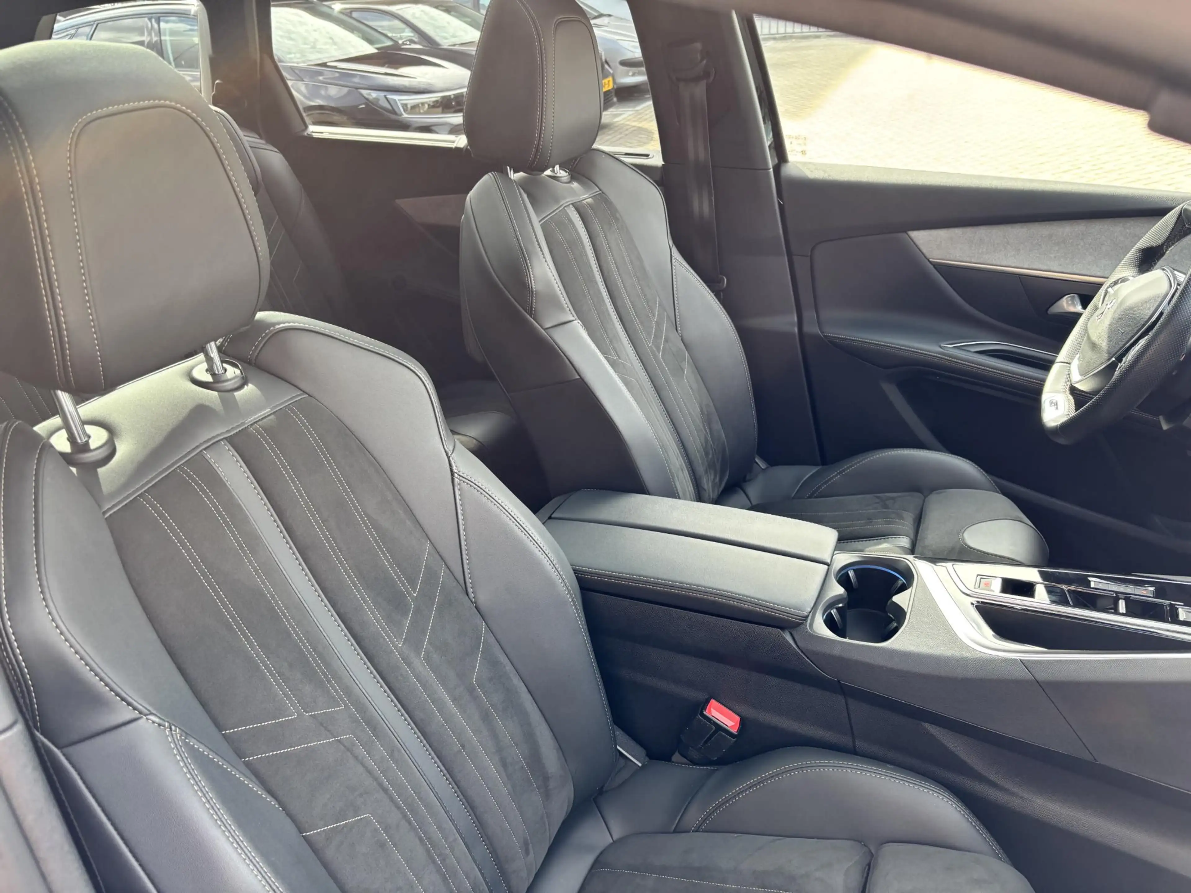Peugeot 5008 1.2 Hybrid 136 GT | Pano | Carplay | Adapt. Cruise — photo 10