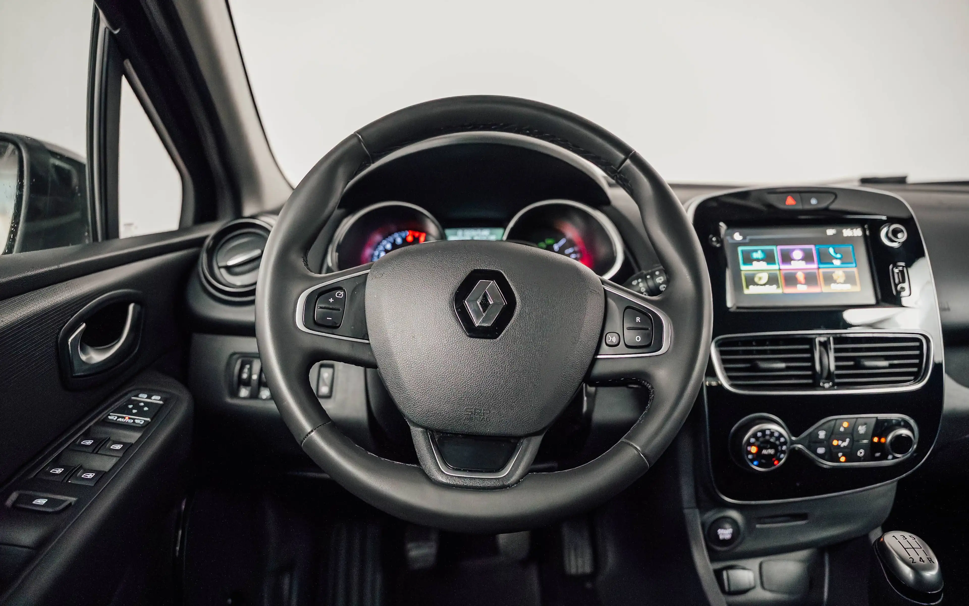 Renault Clio Clio 0.9 TCe Cool — photo 12