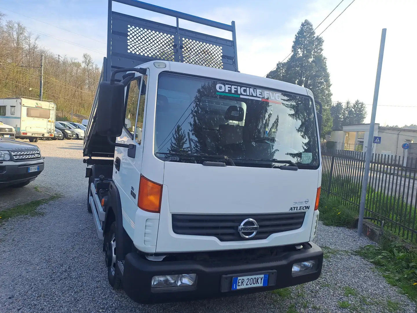 Nissan atleon  3.0 td ribaltabile trilaterale eu5b Blanc - 1