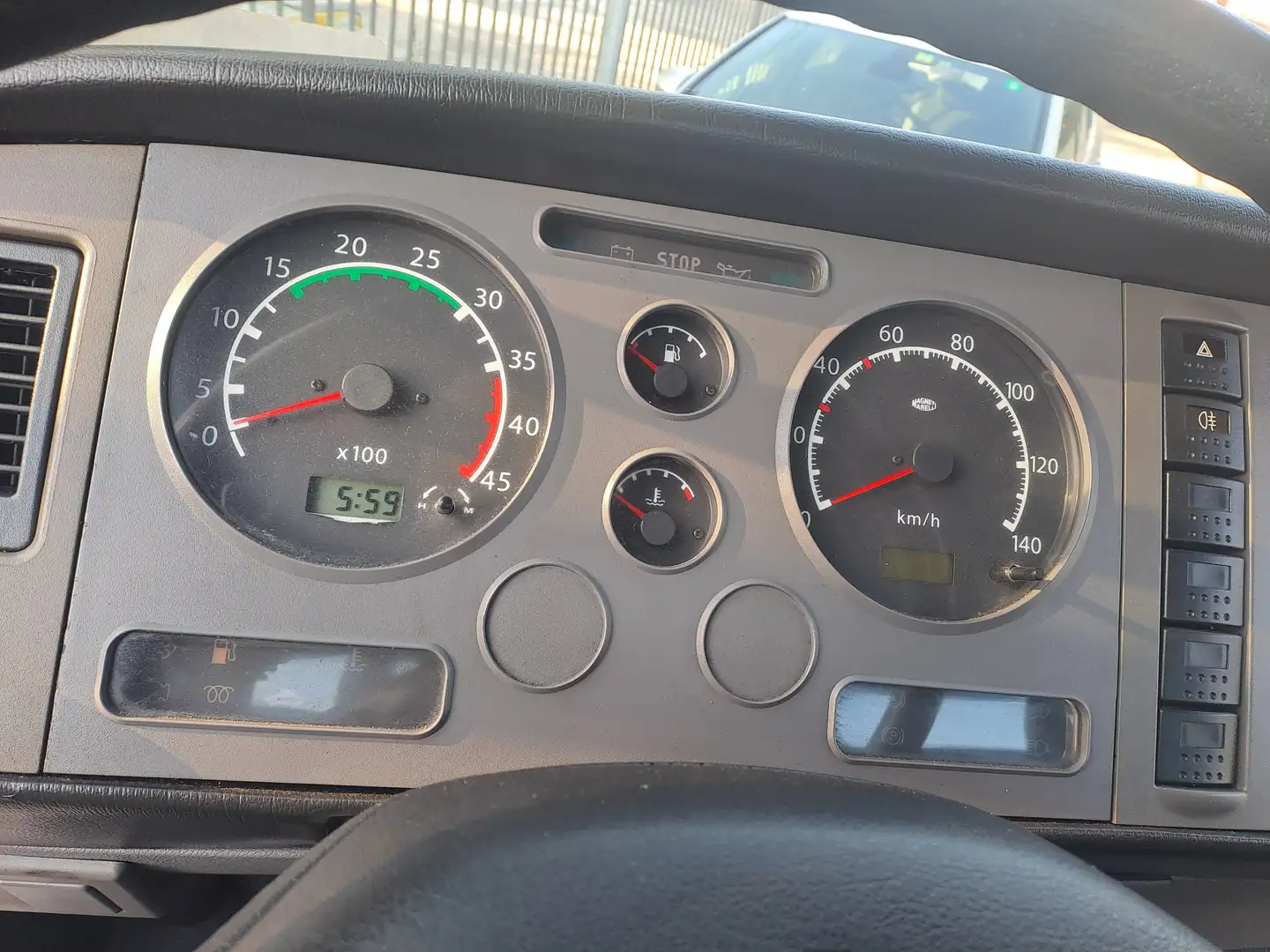 Nissan atleon  3.0 td eu5 frigo Bianco - 1
