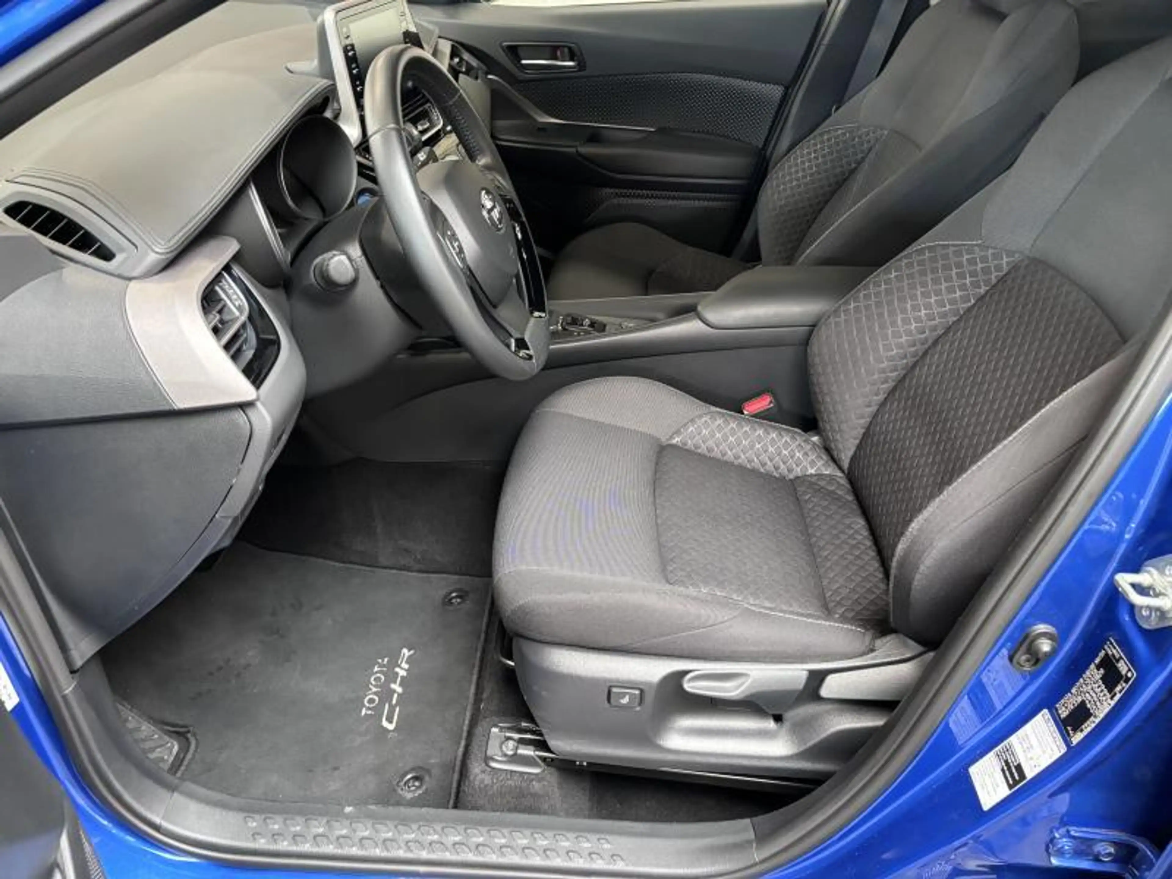 Toyota C-HR C-ENTER 1.8 HSD — photo 7