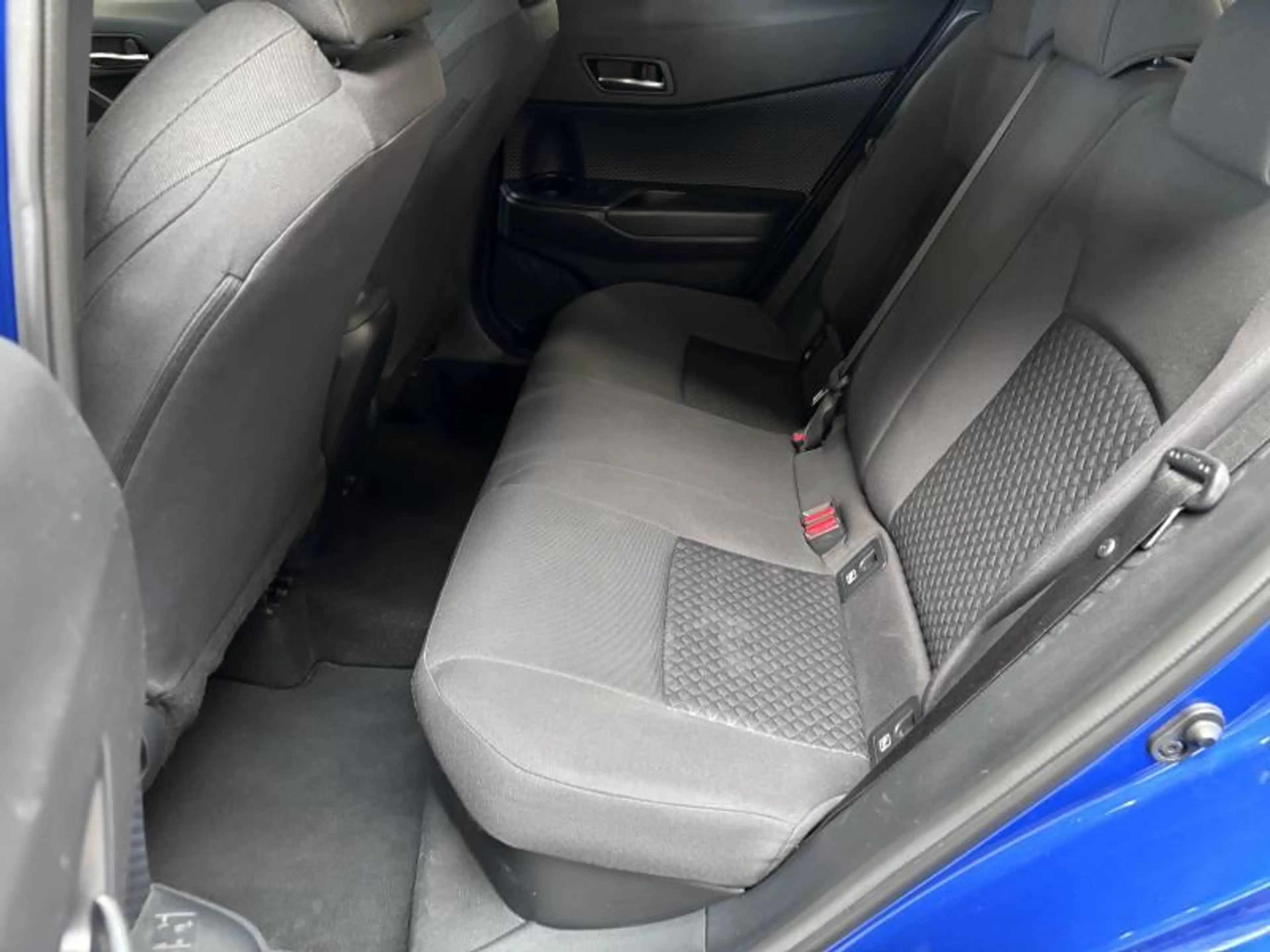 Toyota C-HR C-ENTER 1.8 HSD — photo 13
