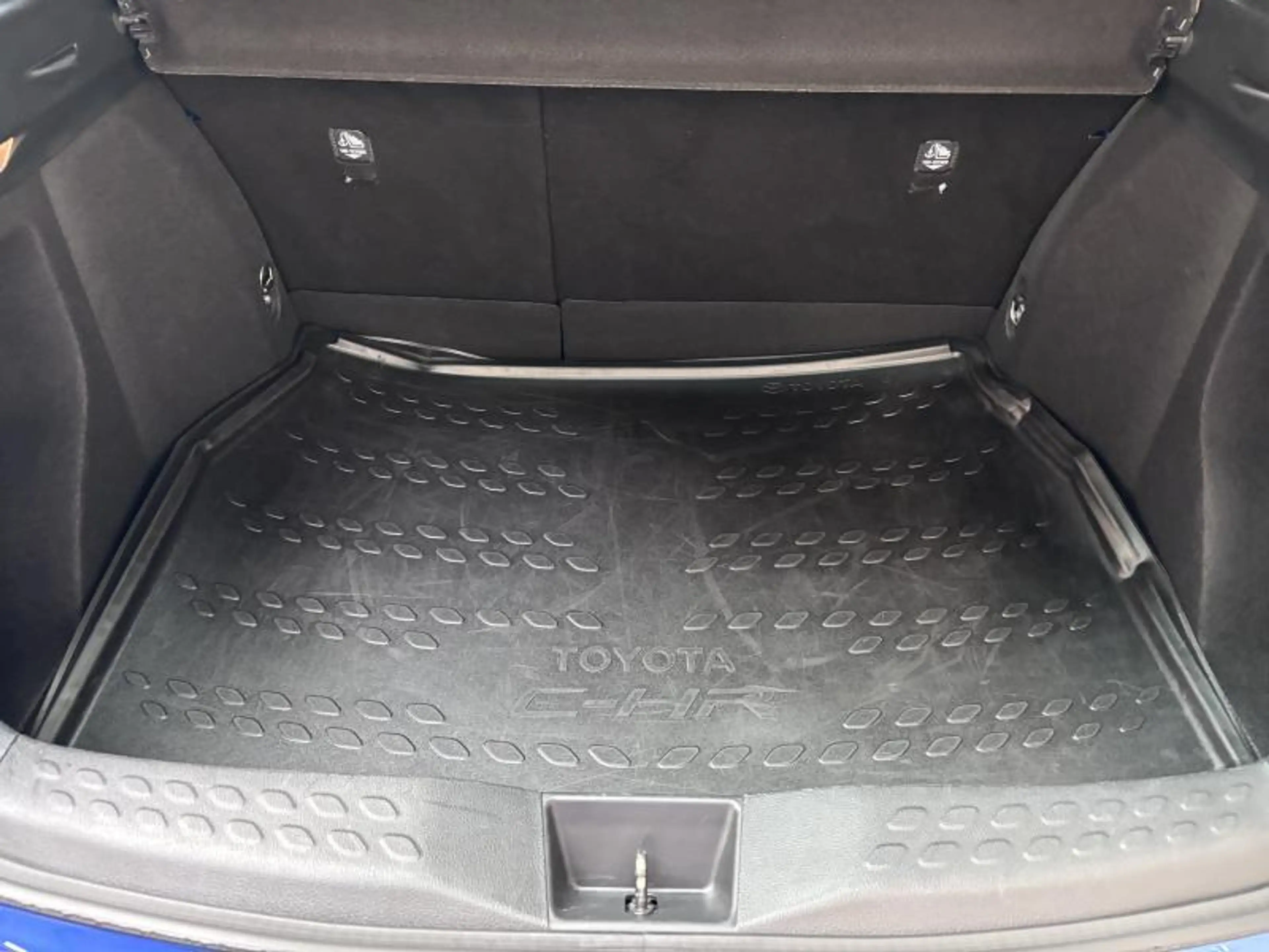 Toyota C-HR C-ENTER 1.8 HSD — photo 14