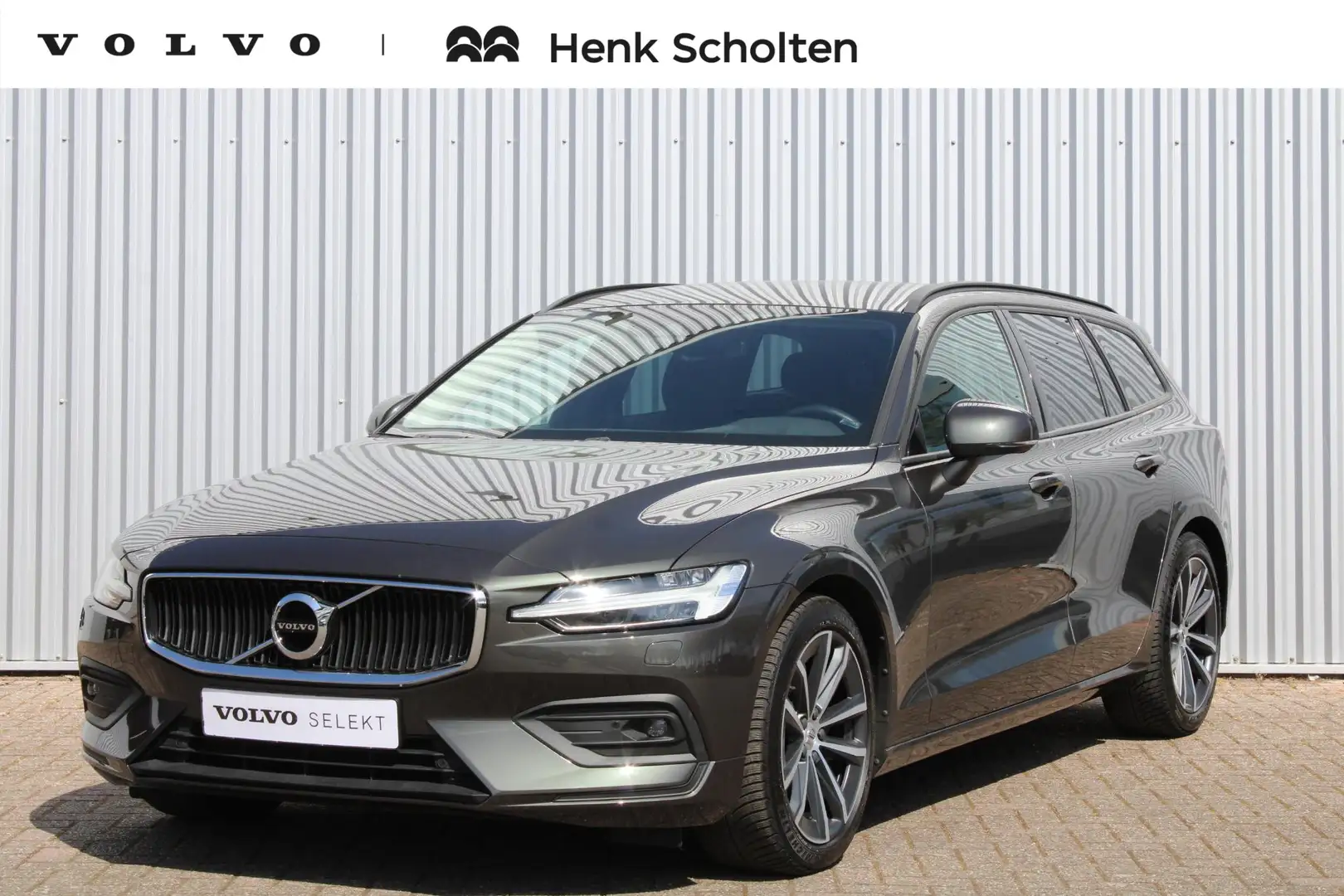 Volvo V60 B3 Automaat Momentum |Navigatie| Stoelverwarming v Grijs - 1