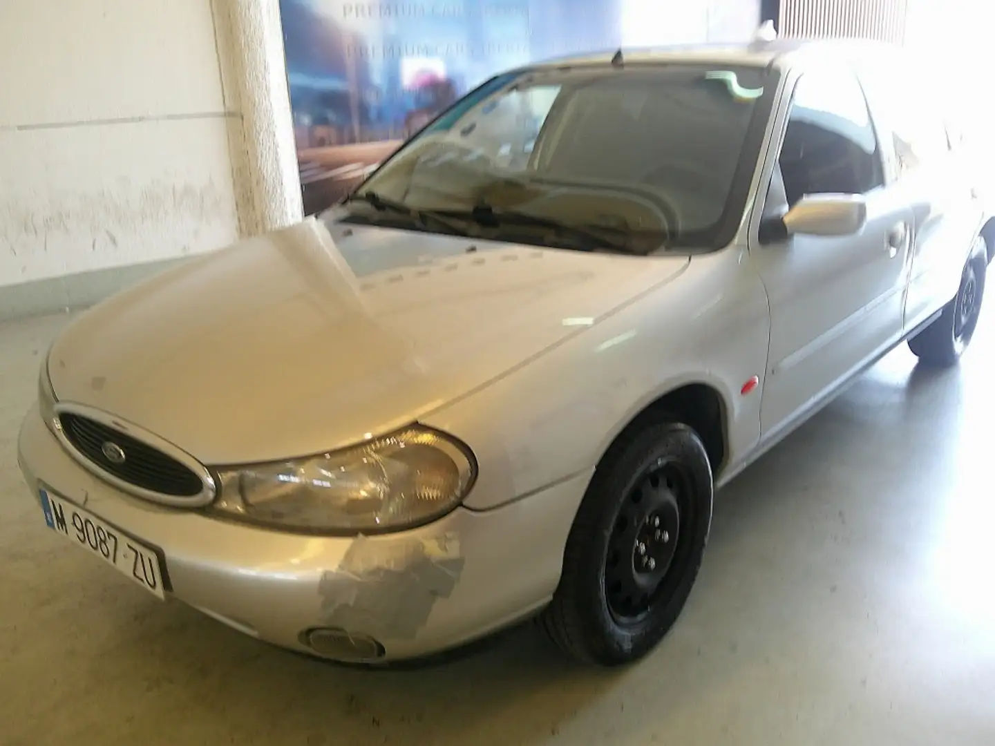Ford Mondeo 1.8 TD Ambiente Plateado - 1
