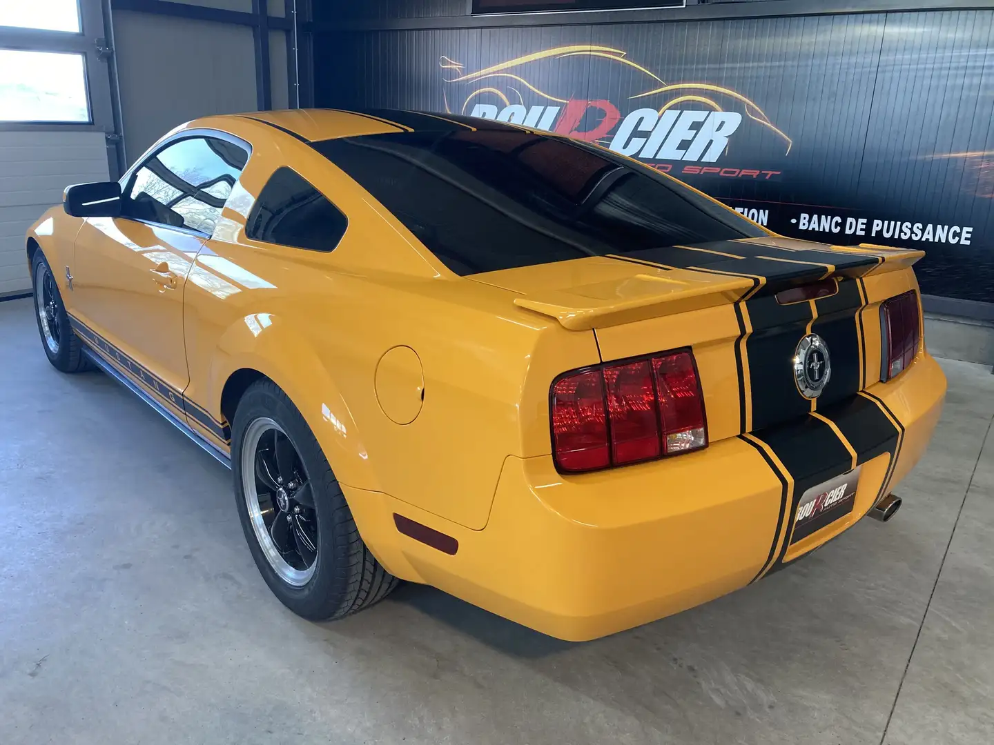 Ford Mustang Оранжевый - 2
