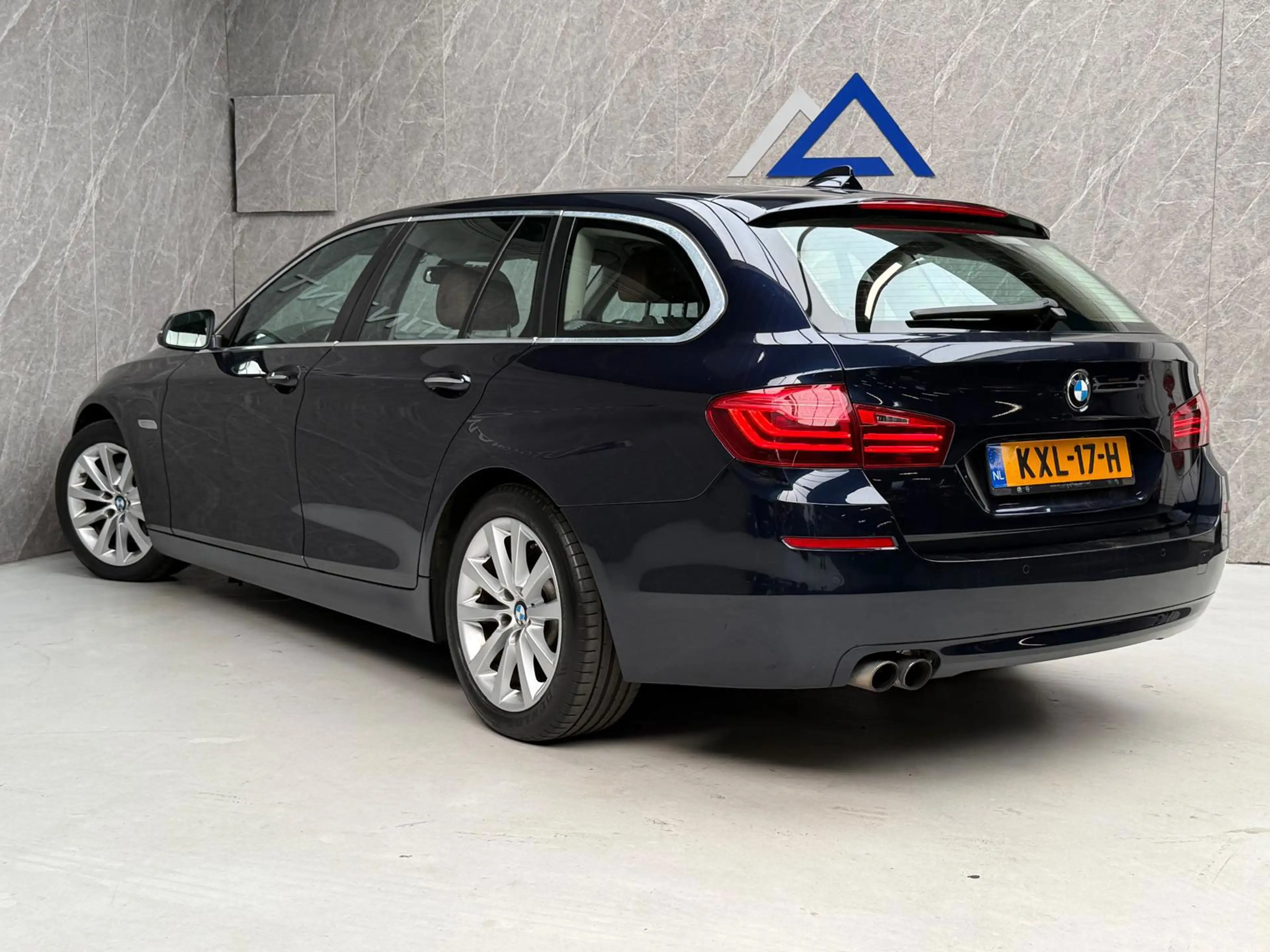 BMW 528 5-serie Touring 528i M Sport Edition High Executiv — photo 4