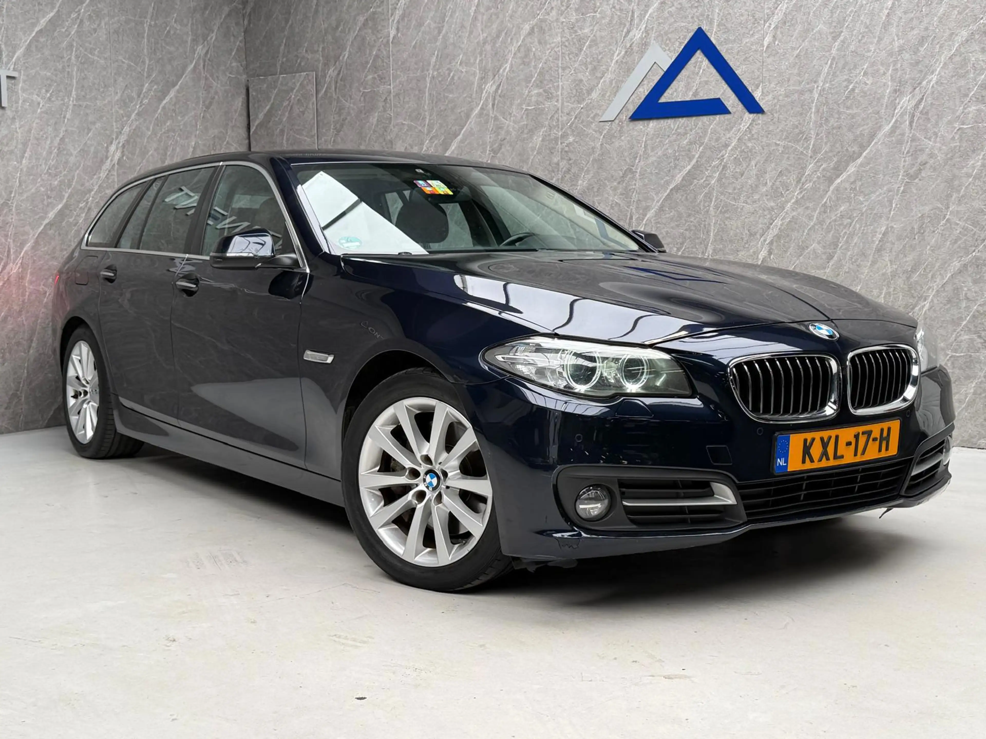 BMW 528 5-serie Touring 528i M Sport Edition High Executiv — photo 3