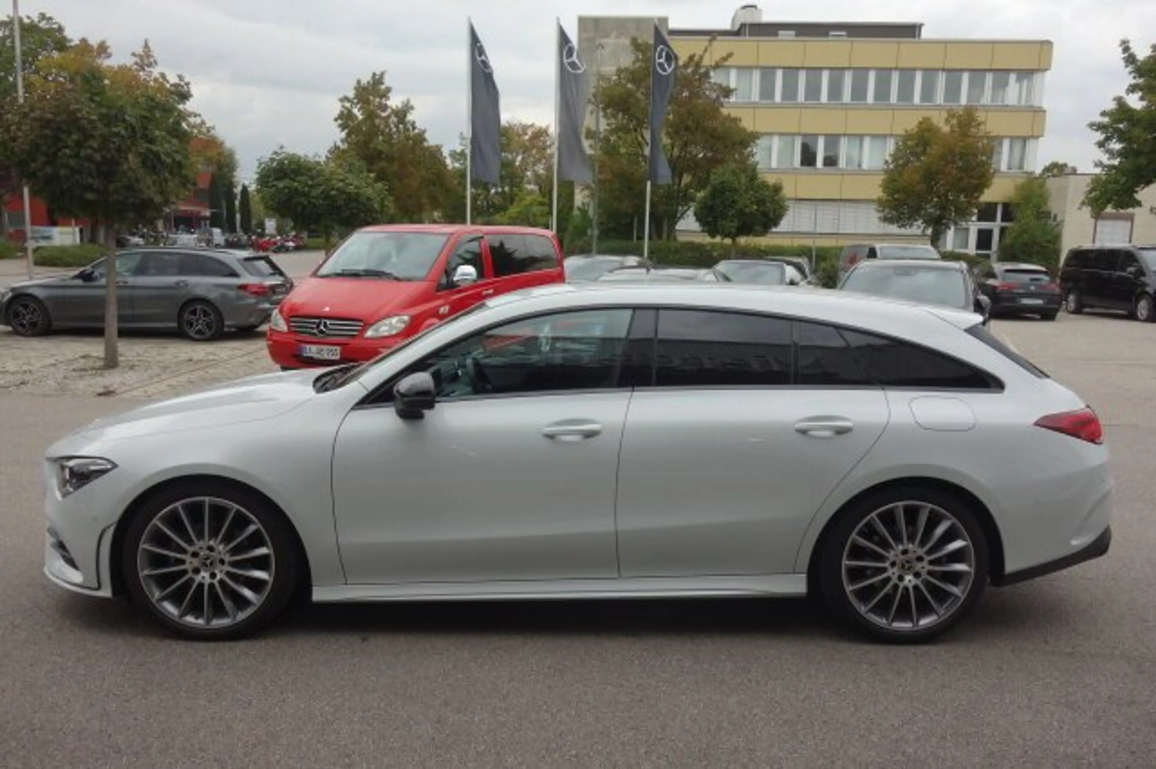 Mercedes-Benz CLA 180 CLA 180 SHOOTING BRAKE AMG KAMERA NAVI LED 19'ZOLL — photo 2