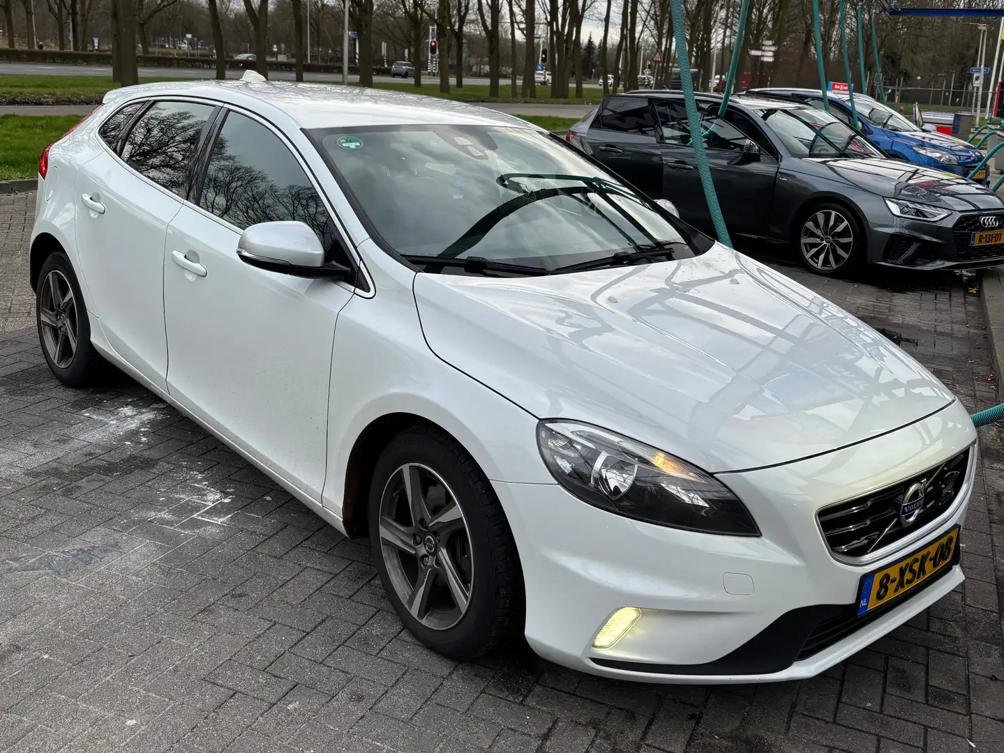Volvo V40 V40 2.0 D4 Summum Bns Bílá - 1