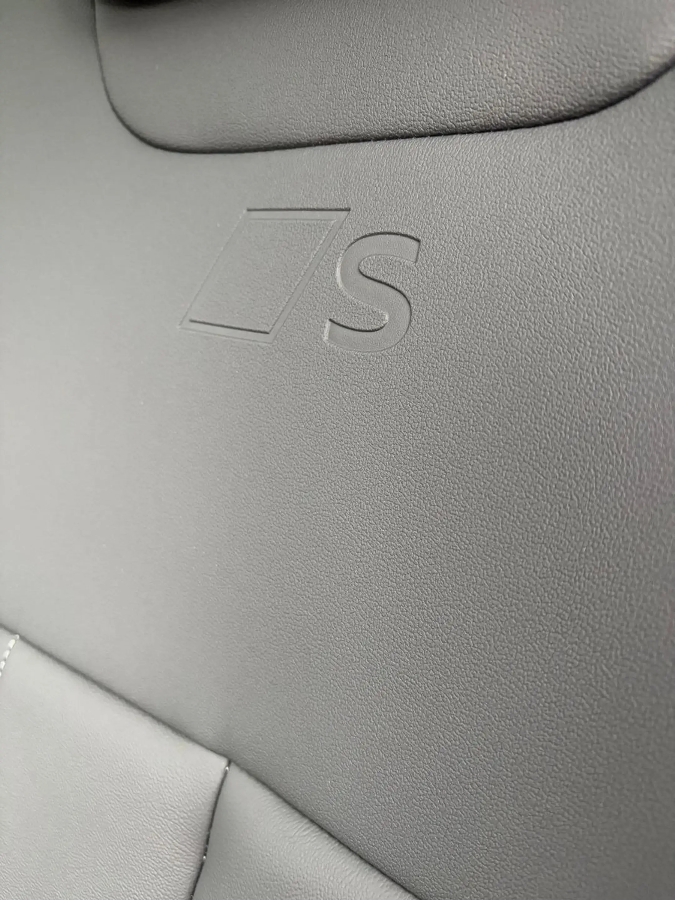 Audi Q3 SUV TFSI quattro S line Pano AHK Standheiz OL — photo 10