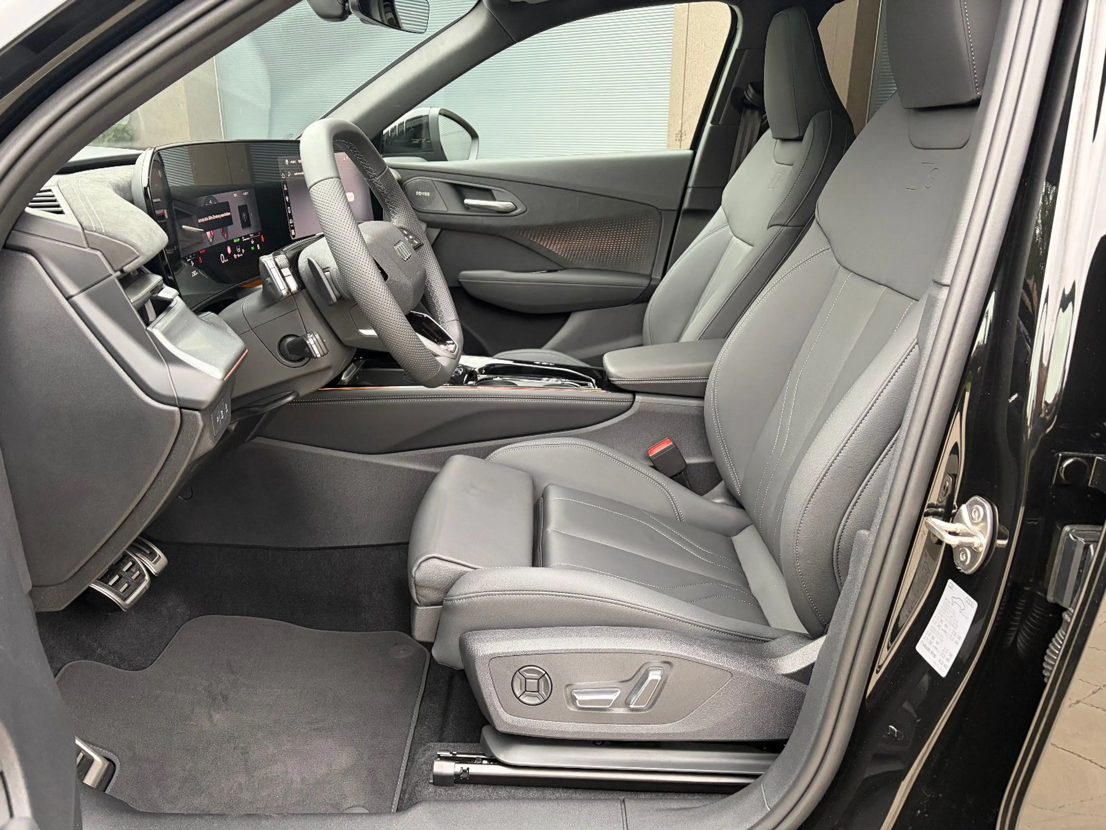 Audi Q3 SUV TFSI quattro S line Pano AHK Standheiz OL — photo 8