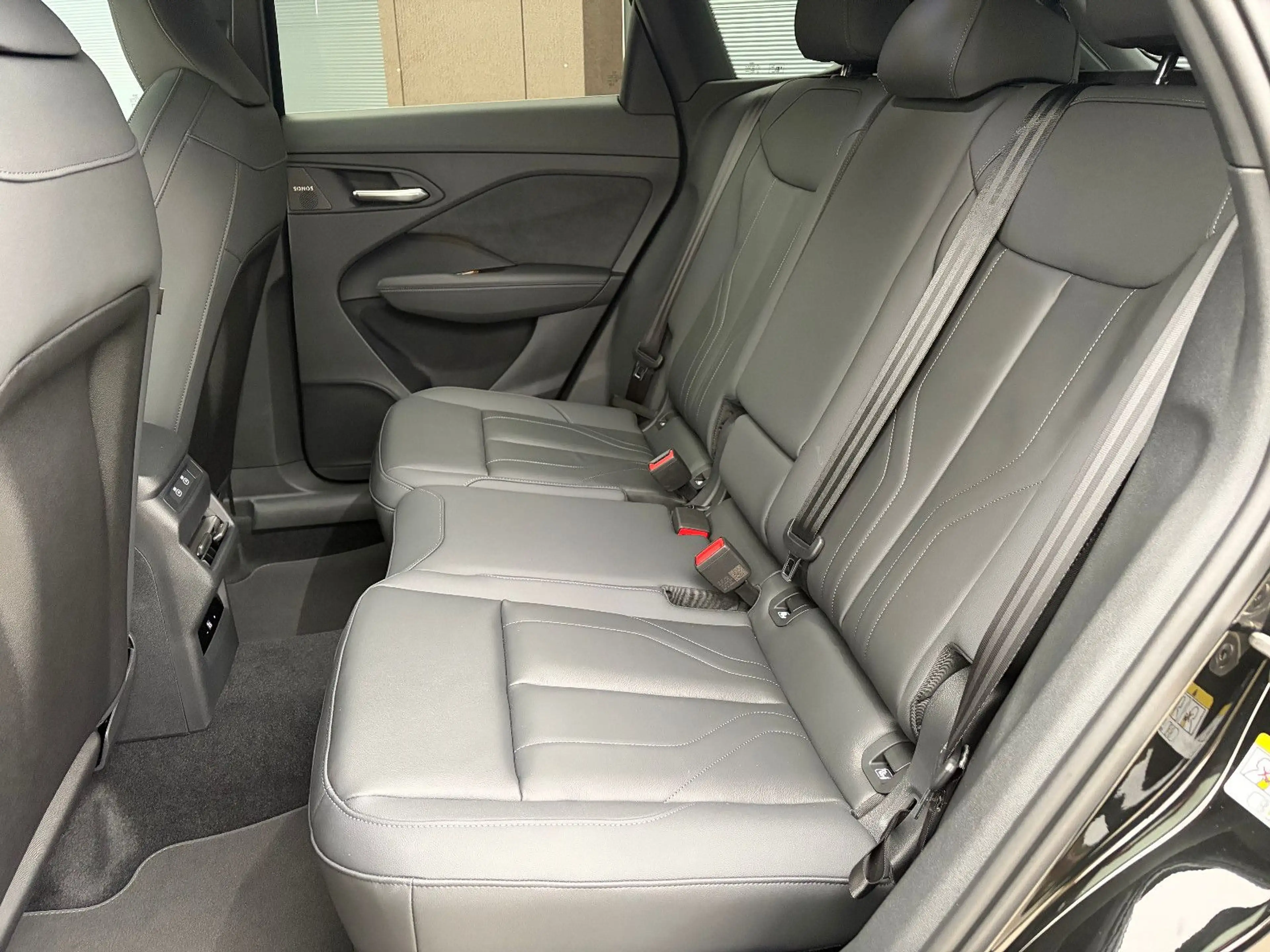 Audi Q3 SUV TFSI quattro S line Pano AHK Standheiz OL — photo 14