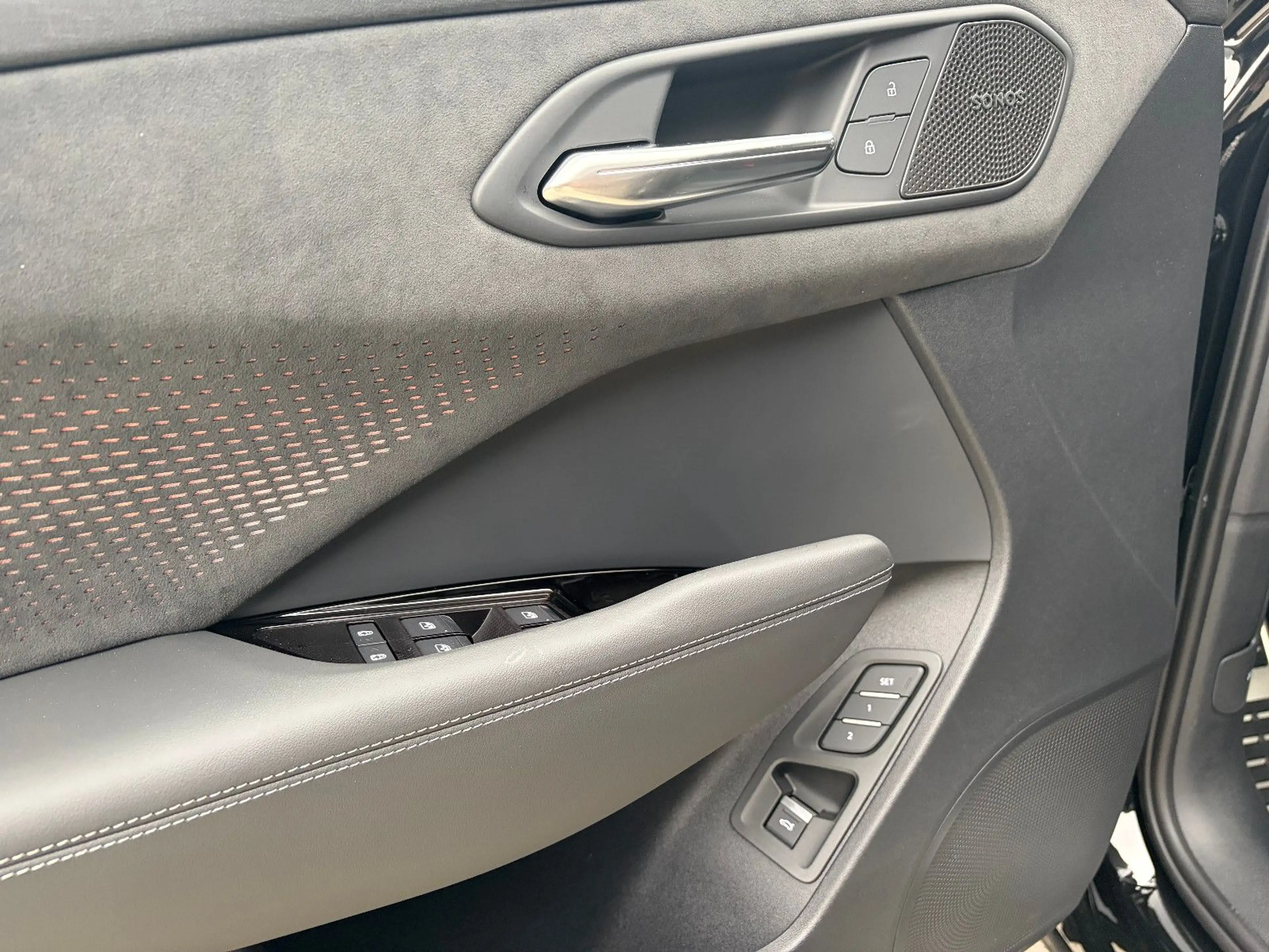 Audi Q3 SUV TFSI quattro S line Pano AHK Standheiz OL — photo 9
