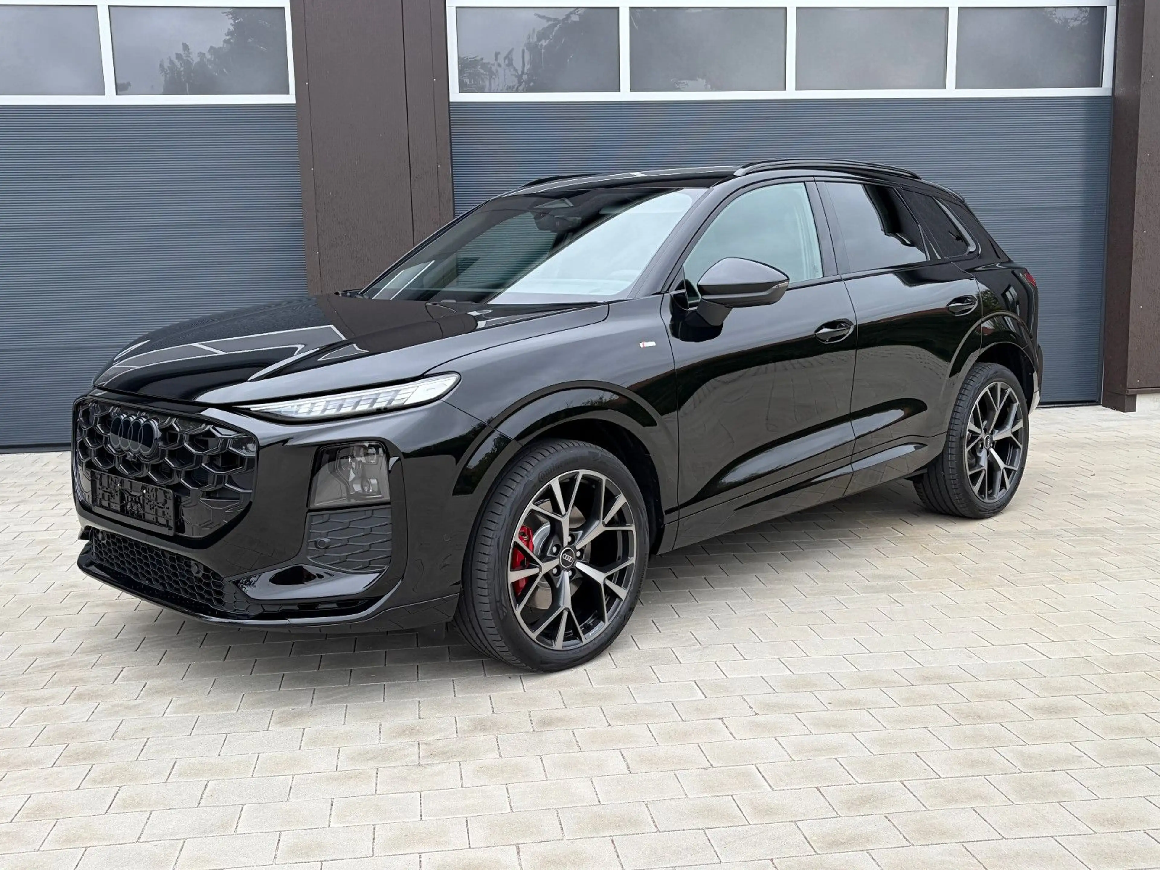 Audi Q3 SUV TFSI quattro S line Pano AHK Standheiz OL — photo 2
