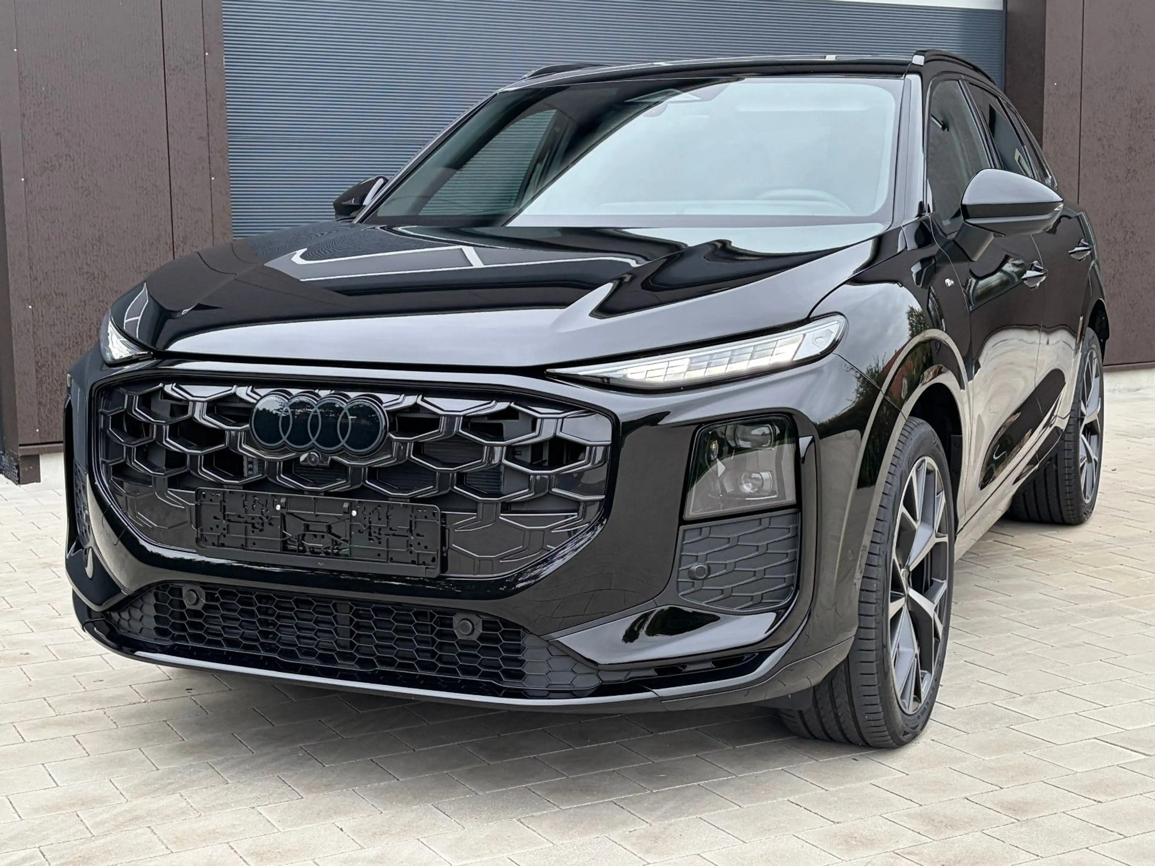 Audi Q3 SUV TFSI quattro S line Pano AHK Standheiz OL — photo 3