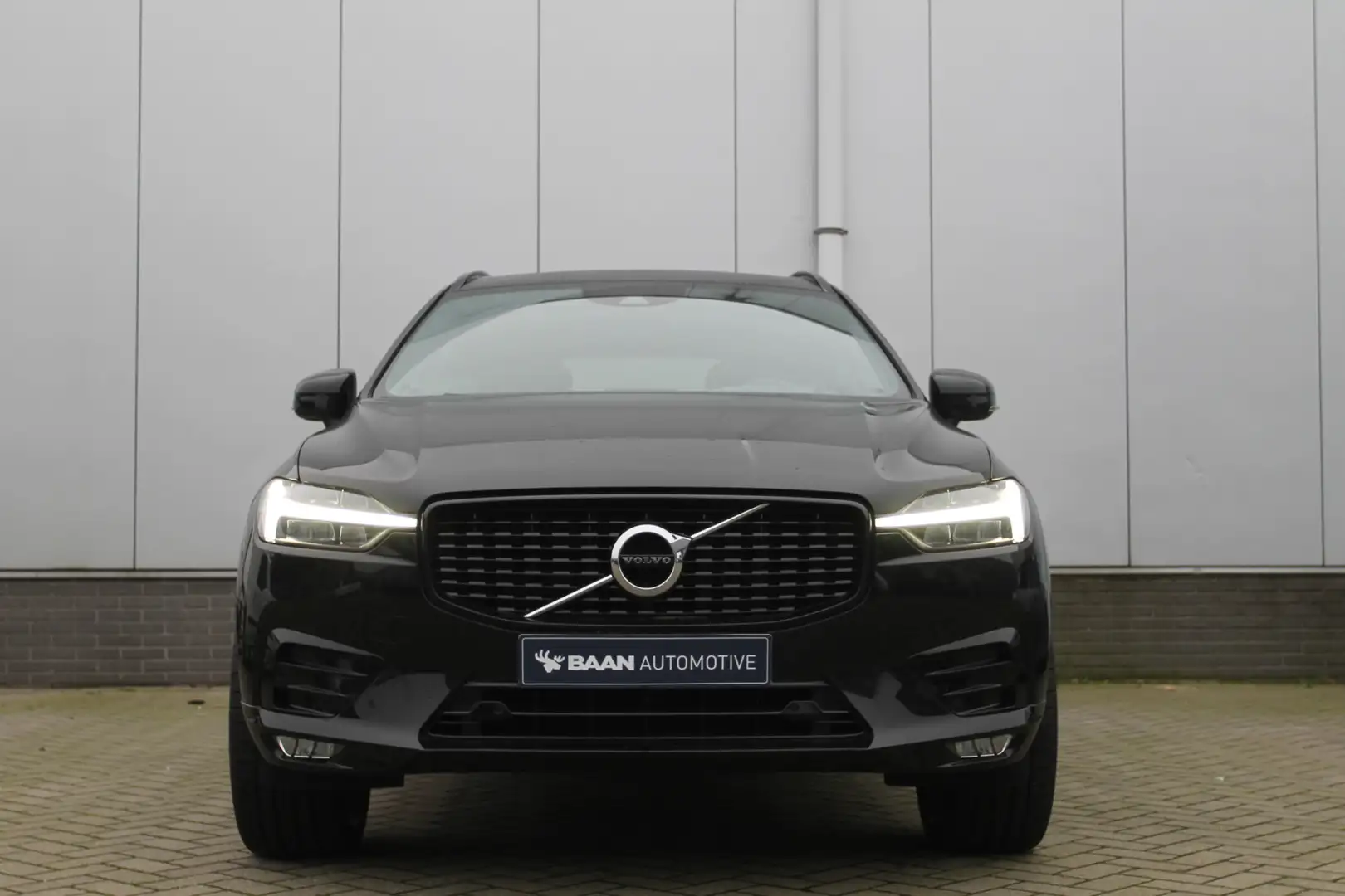 Volvo XC60 2.0 B4 R-Design | Panorama | Apple Carplay | Stuur Zwart - 2
