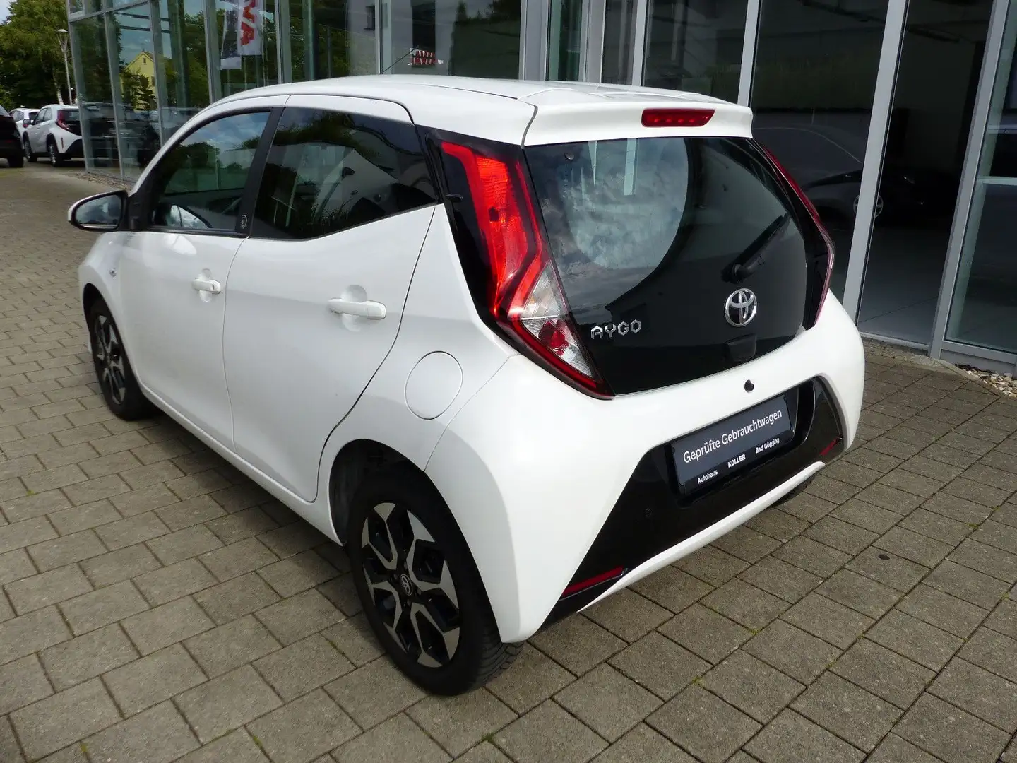 Toyota Aygo 1.0 x-play Team D Klima Kamera CarPlay Alu Weiß - 2